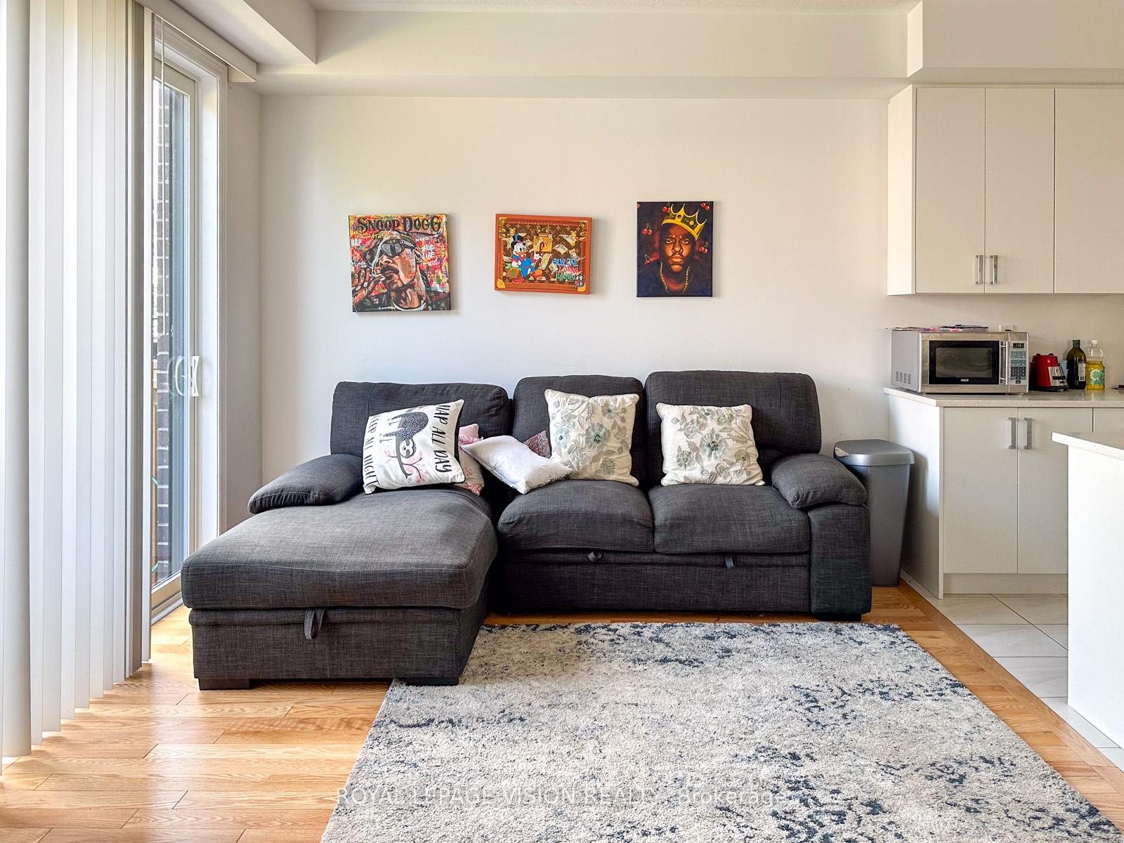 Photo 5 of 21 Sorbara Way, Whitby, Brooklin — HOMEH