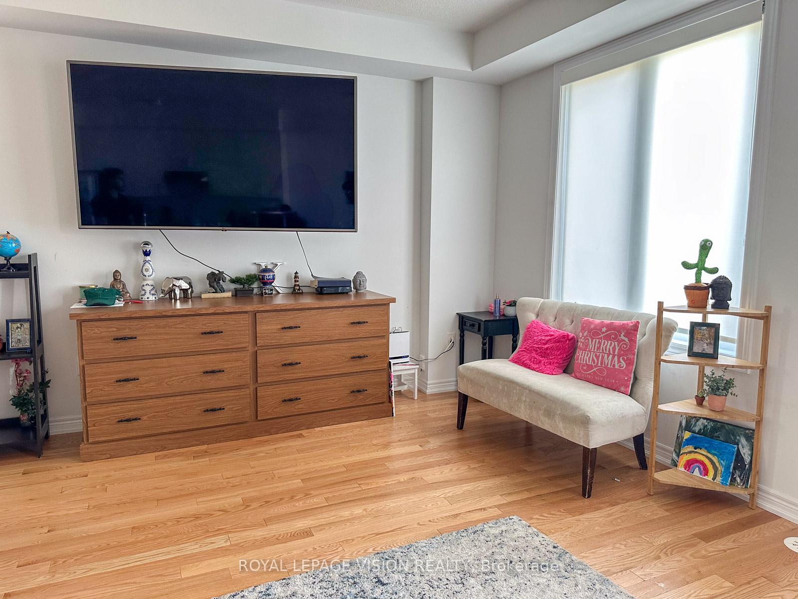 Photo 9 of 21 Sorbara Way, Whitby, Brooklin — HOMEH