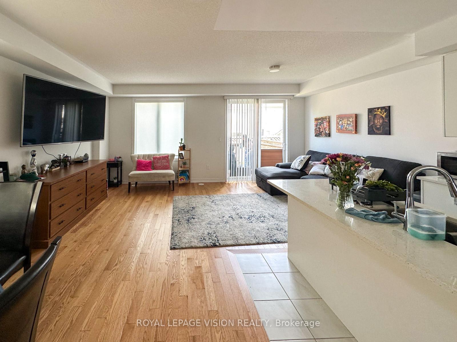 Photo 11 of 21 Sorbara Way, Whitby, Brooklin — HOMEH