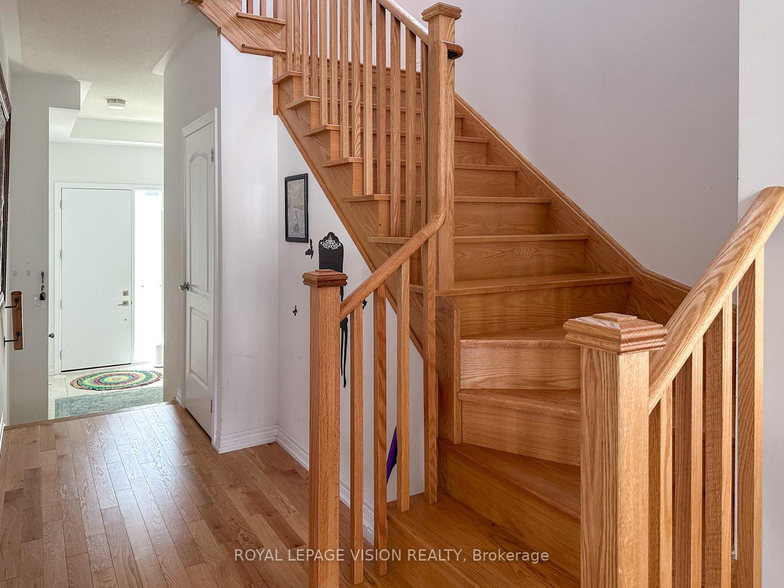 Photo 13 of 21 Sorbara Way, Whitby, Brooklin — HOMEH