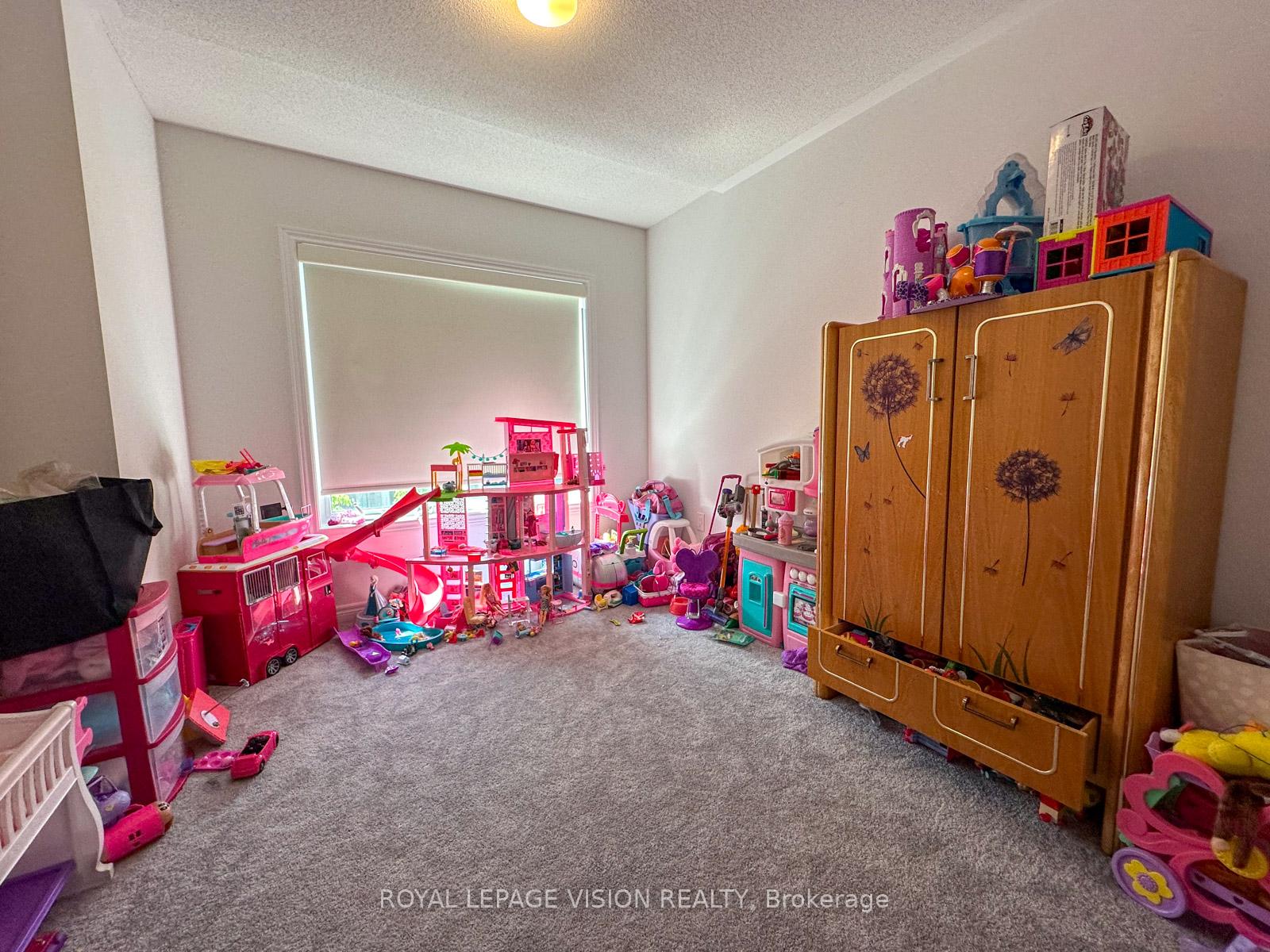 Photo 14 of 21 Sorbara Way, Whitby, Brooklin — HOMEH