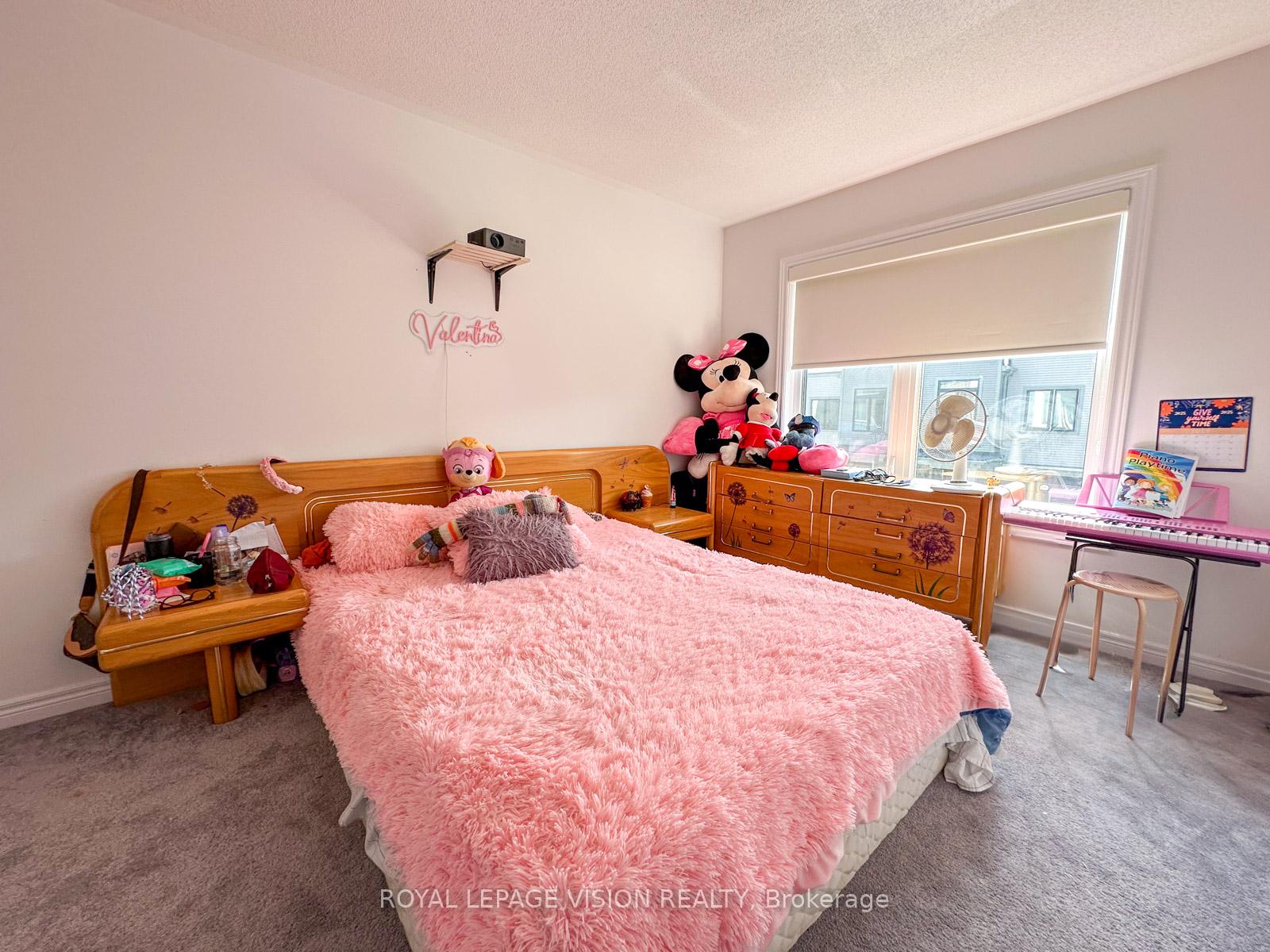 Photo 17 of 21 Sorbara Way, Whitby, Brooklin — HOMEH