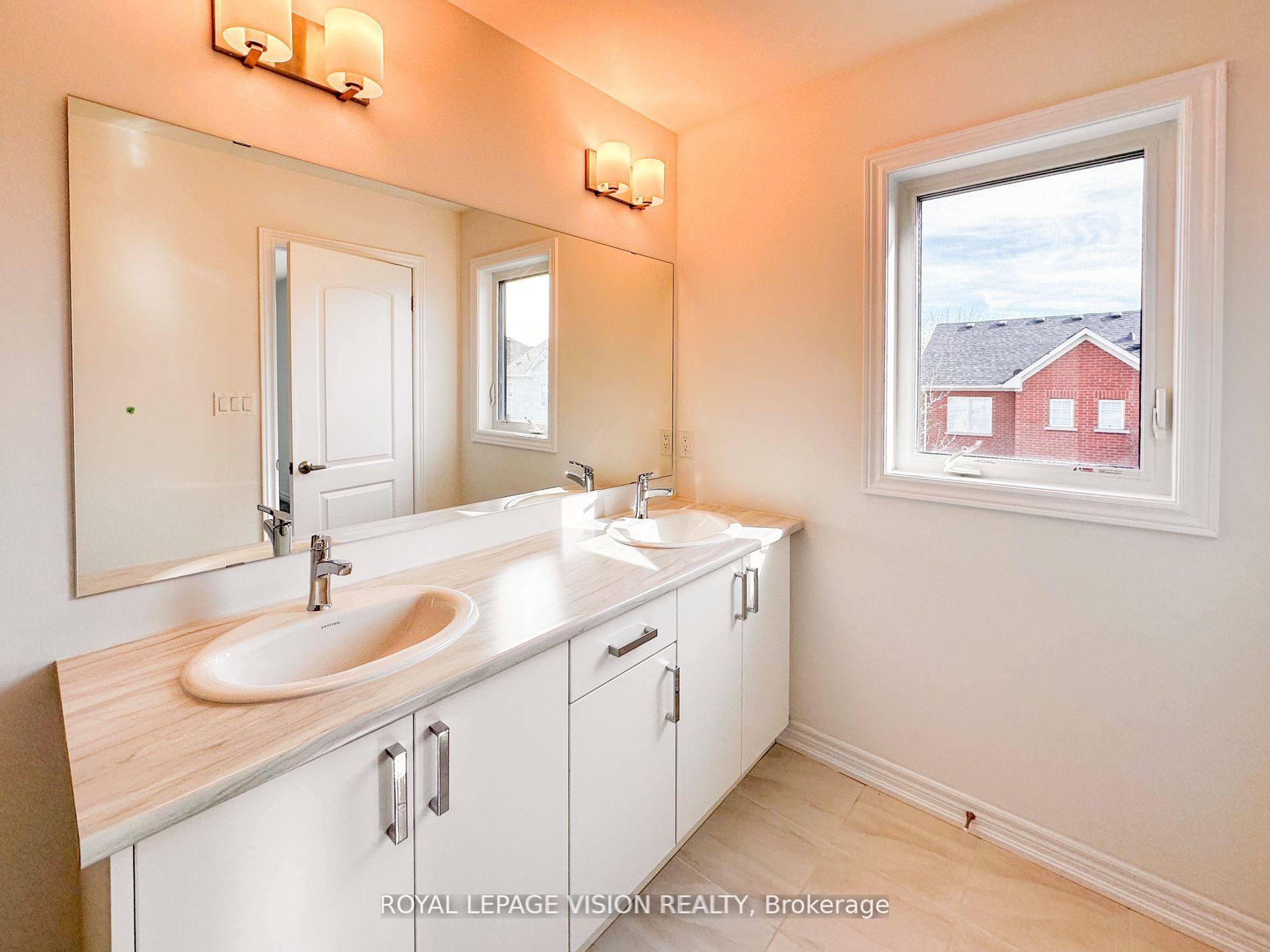 Photo 25 of 21 Sorbara Way, Whitby, Brooklin — HOMEH