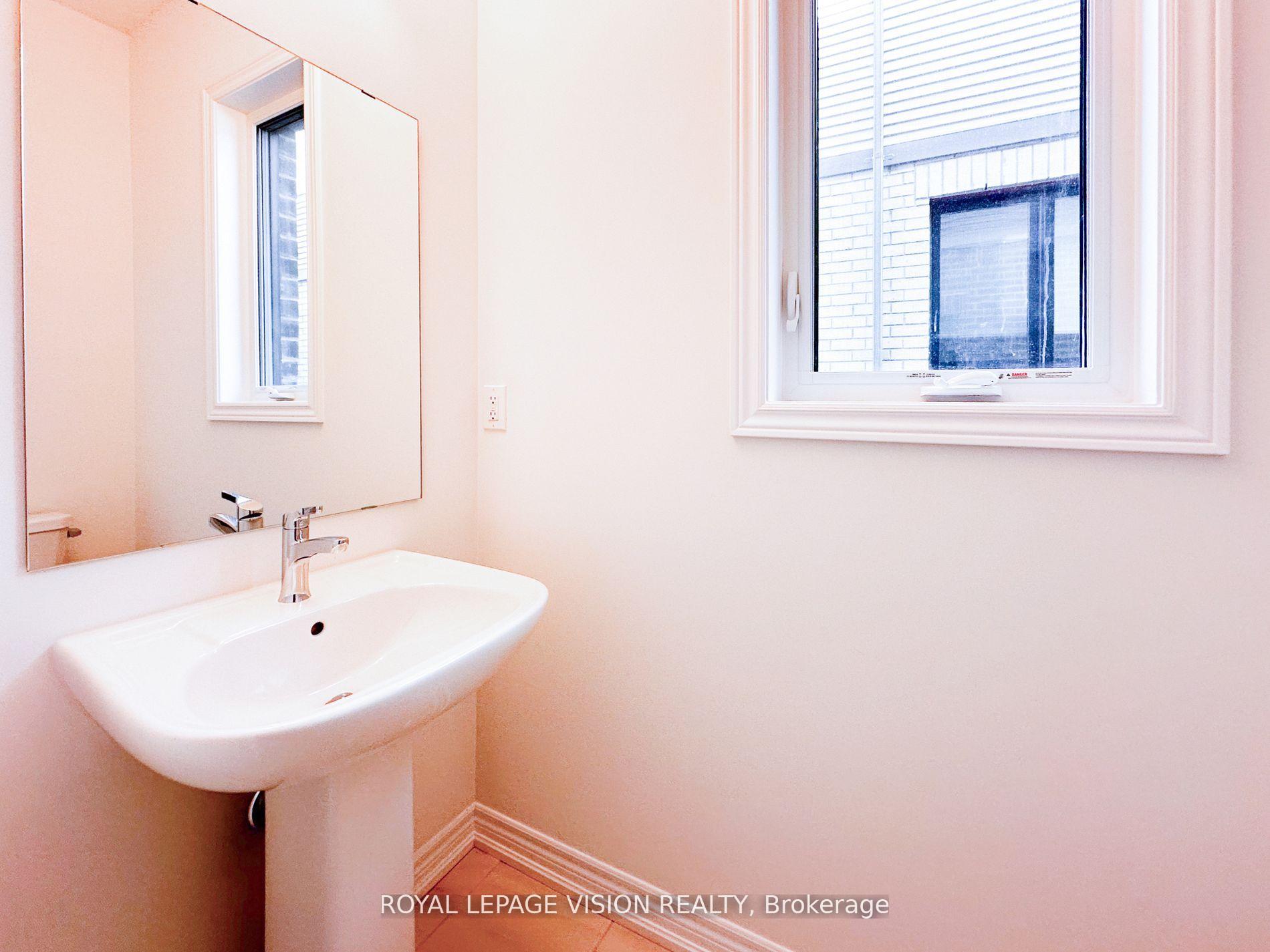 Photo 26 of 21 Sorbara Way, Whitby, Brooklin — HOMEH