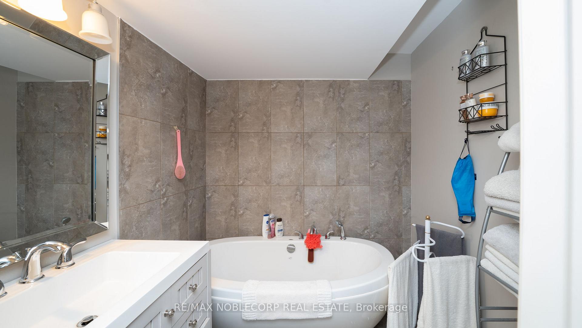 Photo 36 of Unit 128, 40 Hillcrest Drive, New Tecumseth, Alliston — HOMEH
