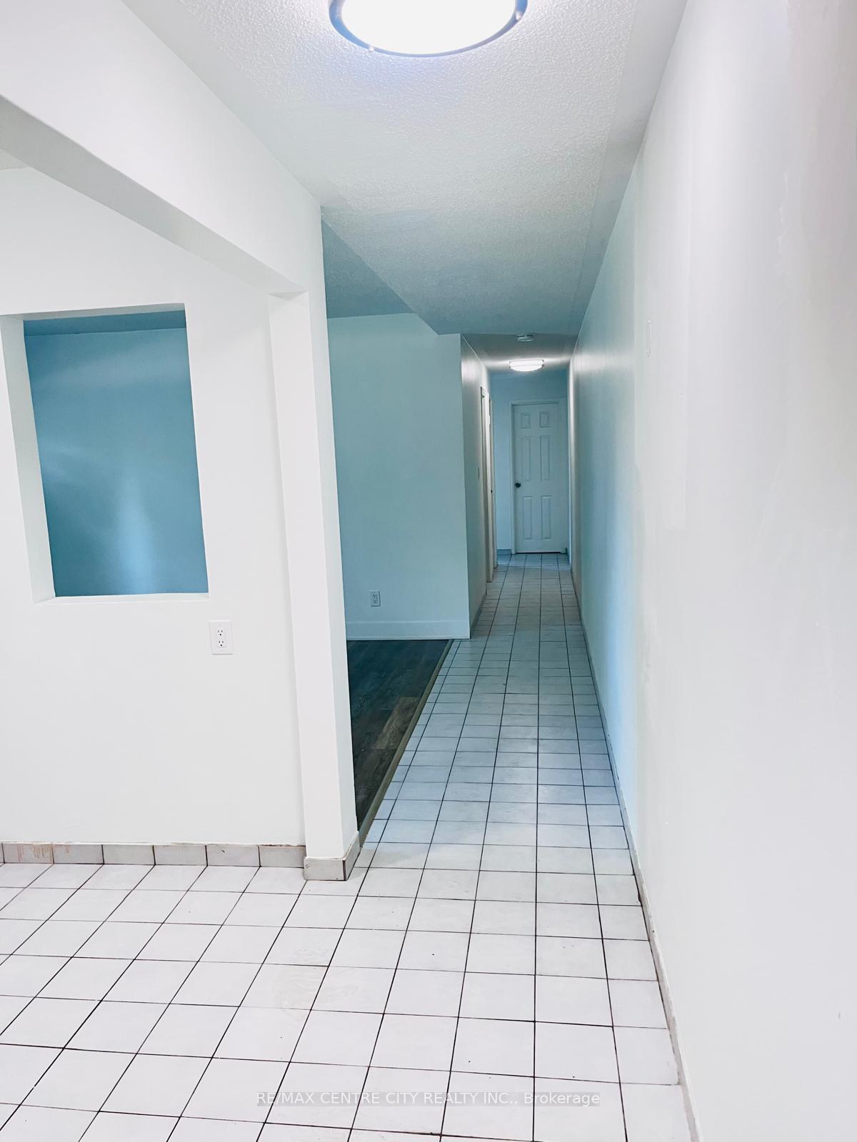 Photo 2 of Unit Unit #2, 121 Walnut Avenue S, Sarnia — HOMEH