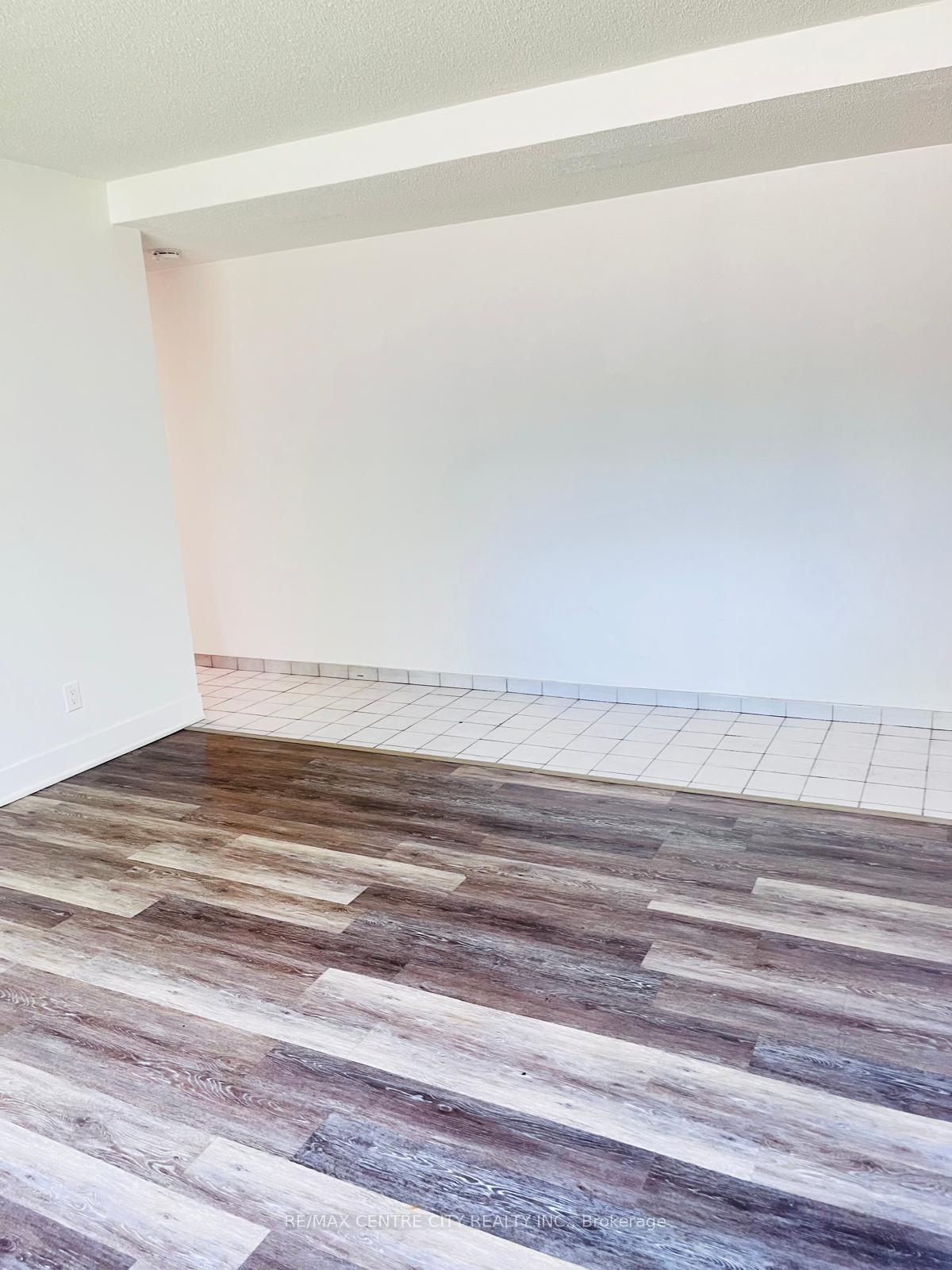 Photo 13 of Unit Unit #2, 121 Walnut Avenue S, Sarnia — HOMEH