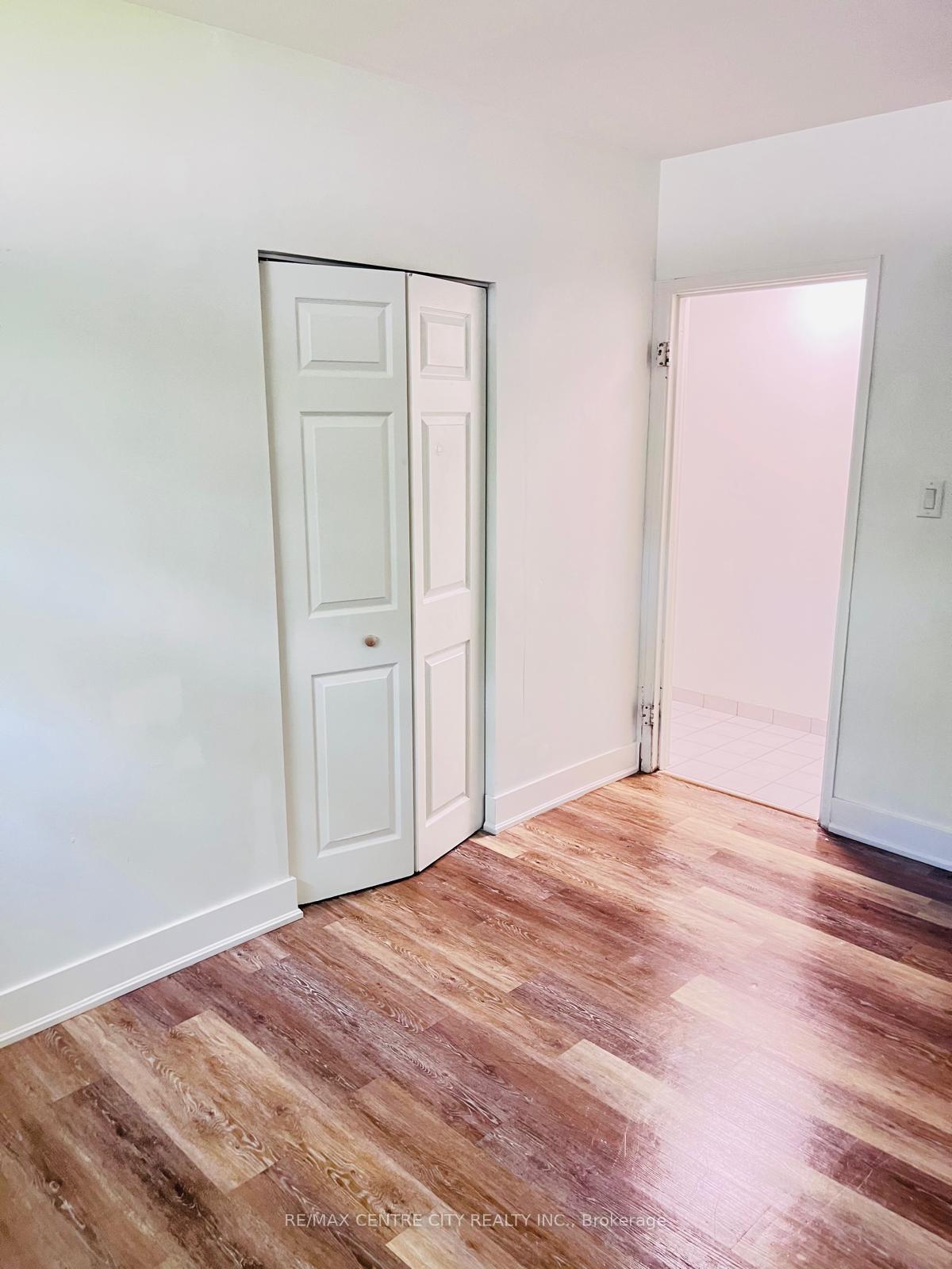 Photo 6 of Unit Unit #2, 121 Walnut Avenue S, Sarnia — HOMEH