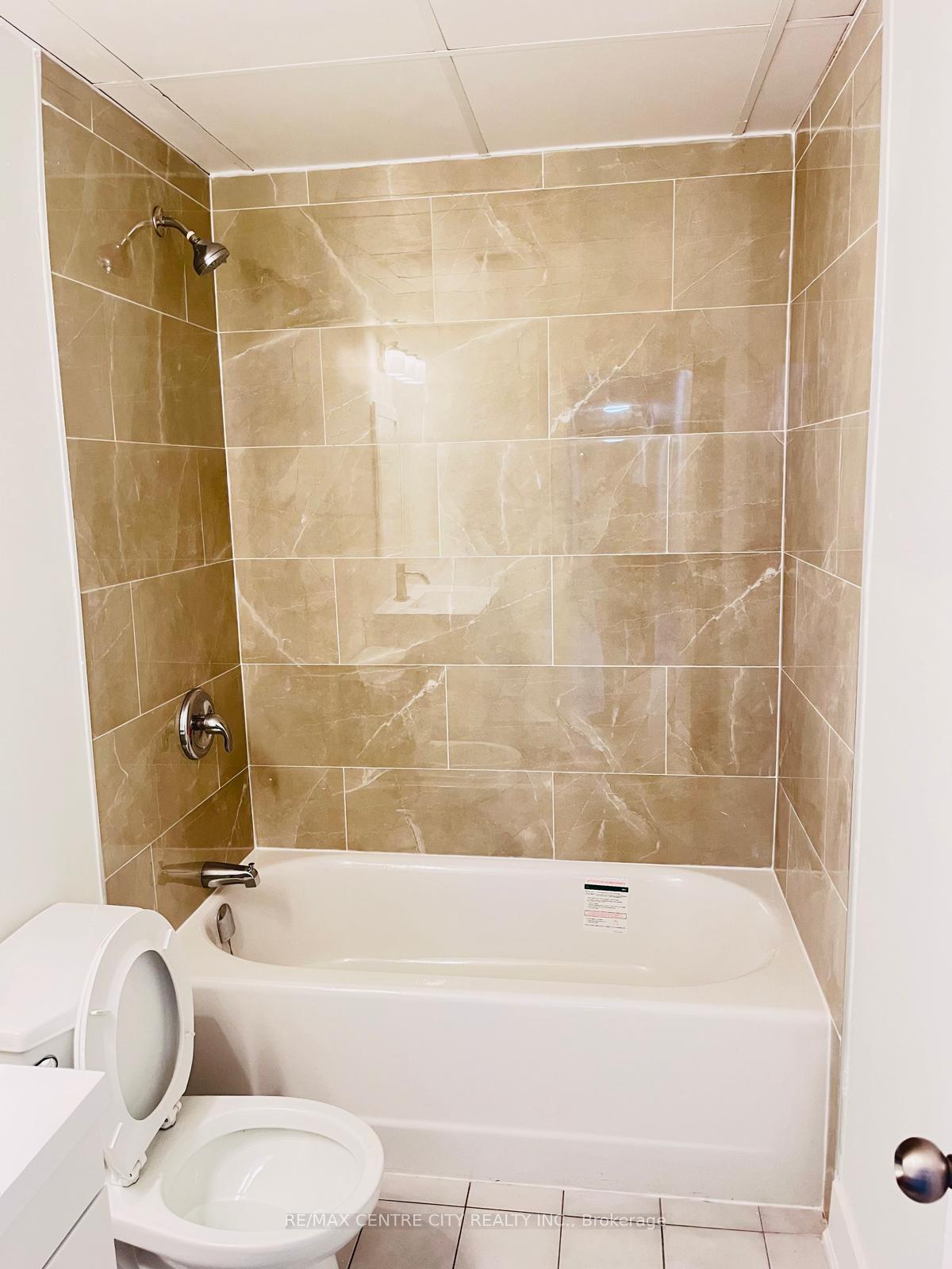 Photo 5 of Unit Unit #2, 121 Walnut Avenue S, Sarnia — HOMEH