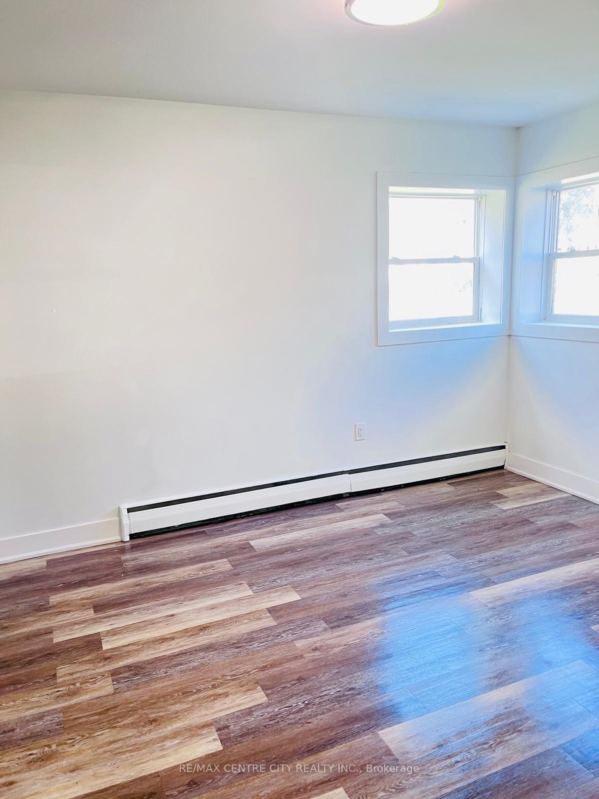 Photo 12 of Unit Unit #2, 121 Walnut Avenue S, Sarnia — HOMEH