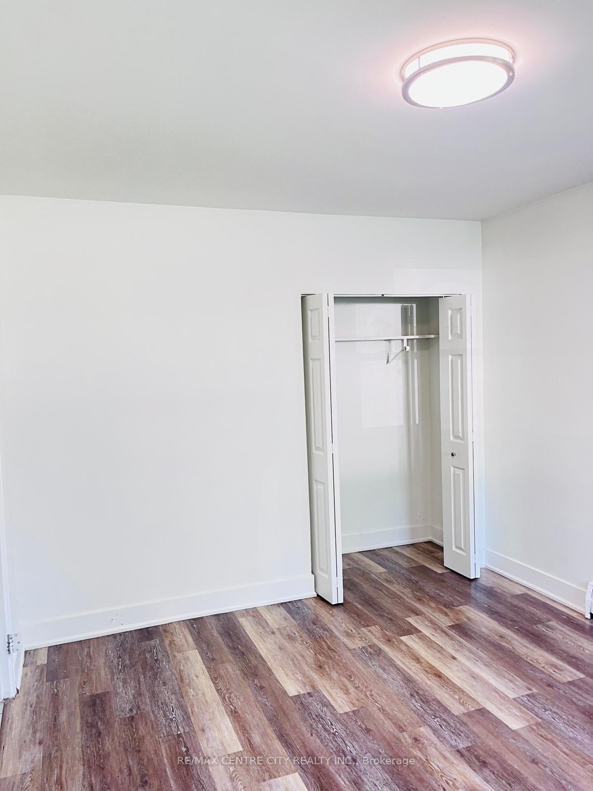Photo 9 of Unit Unit #2, 121 Walnut Avenue S, Sarnia — HOMEH
