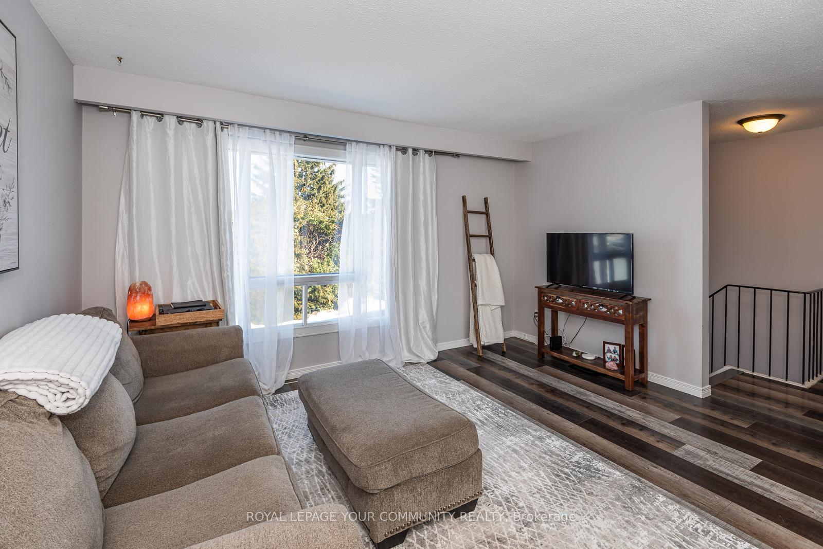 Photo 6 of 347 Lakeland Crescent, Brock, Beaverton — HOMEH