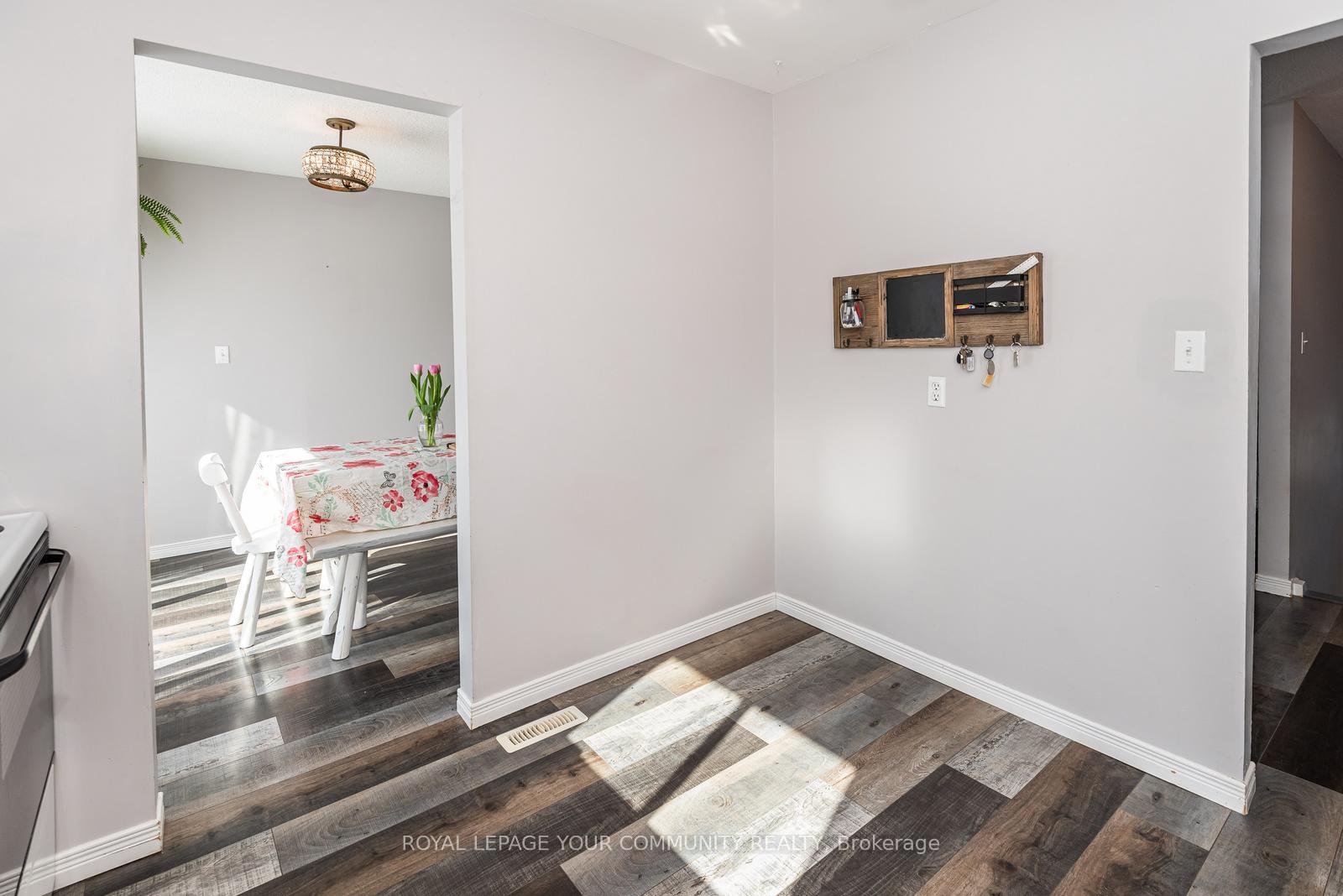 Photo 5 of 347 Lakeland Crescent, Brock, Beaverton — HOMEH