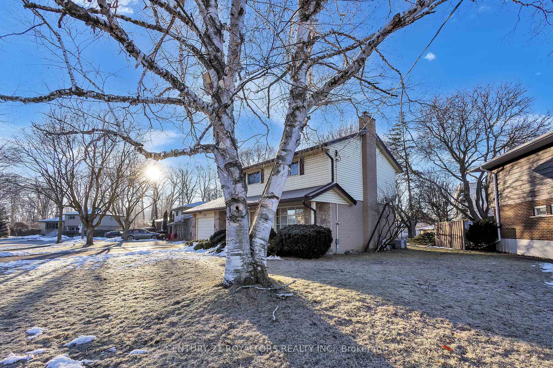 Photo 3 of 279 Kenneth Avenue, Kitchener — HOMEH