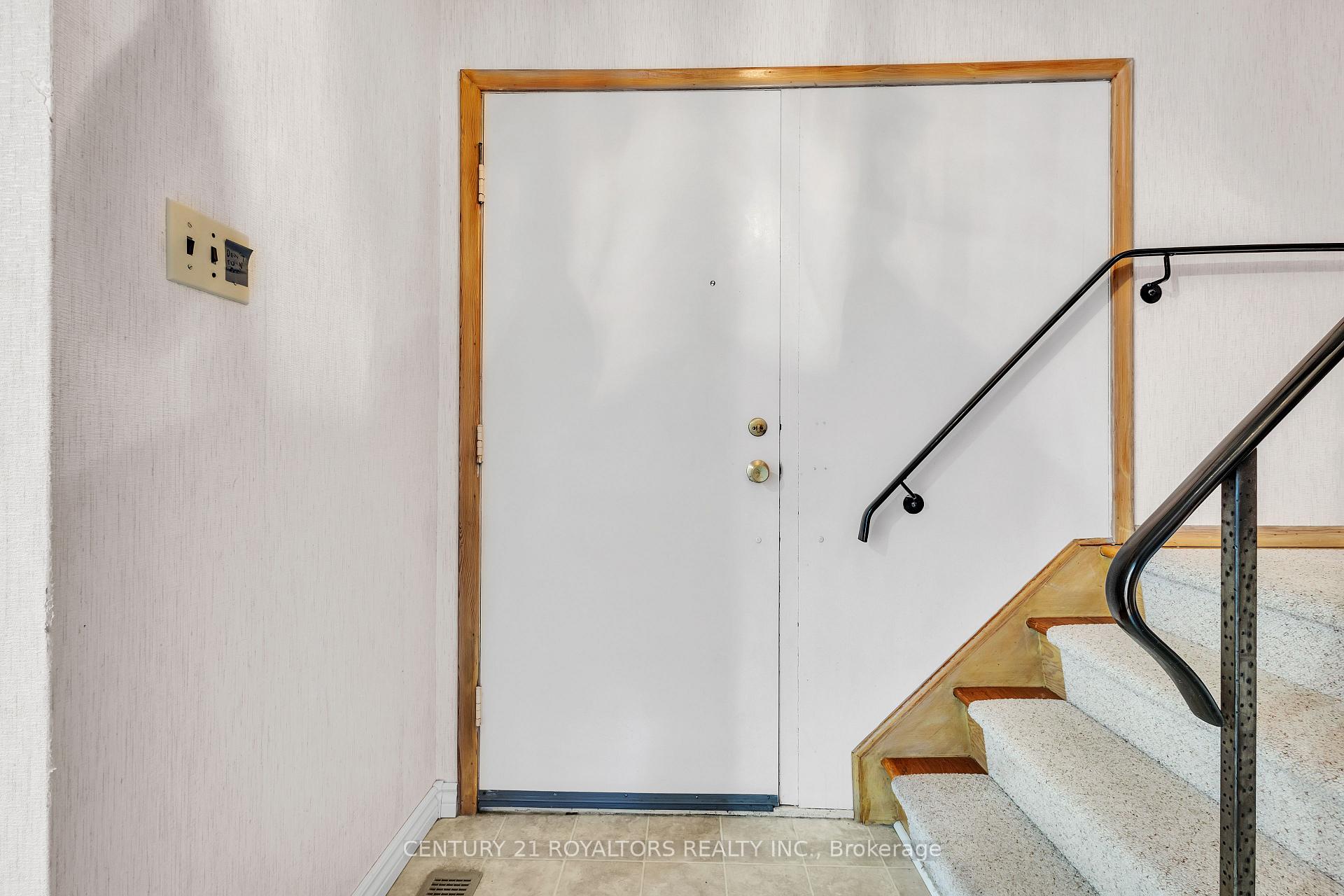 Photo 2 of 279 Kenneth Avenue, Kitchener — HOMEH