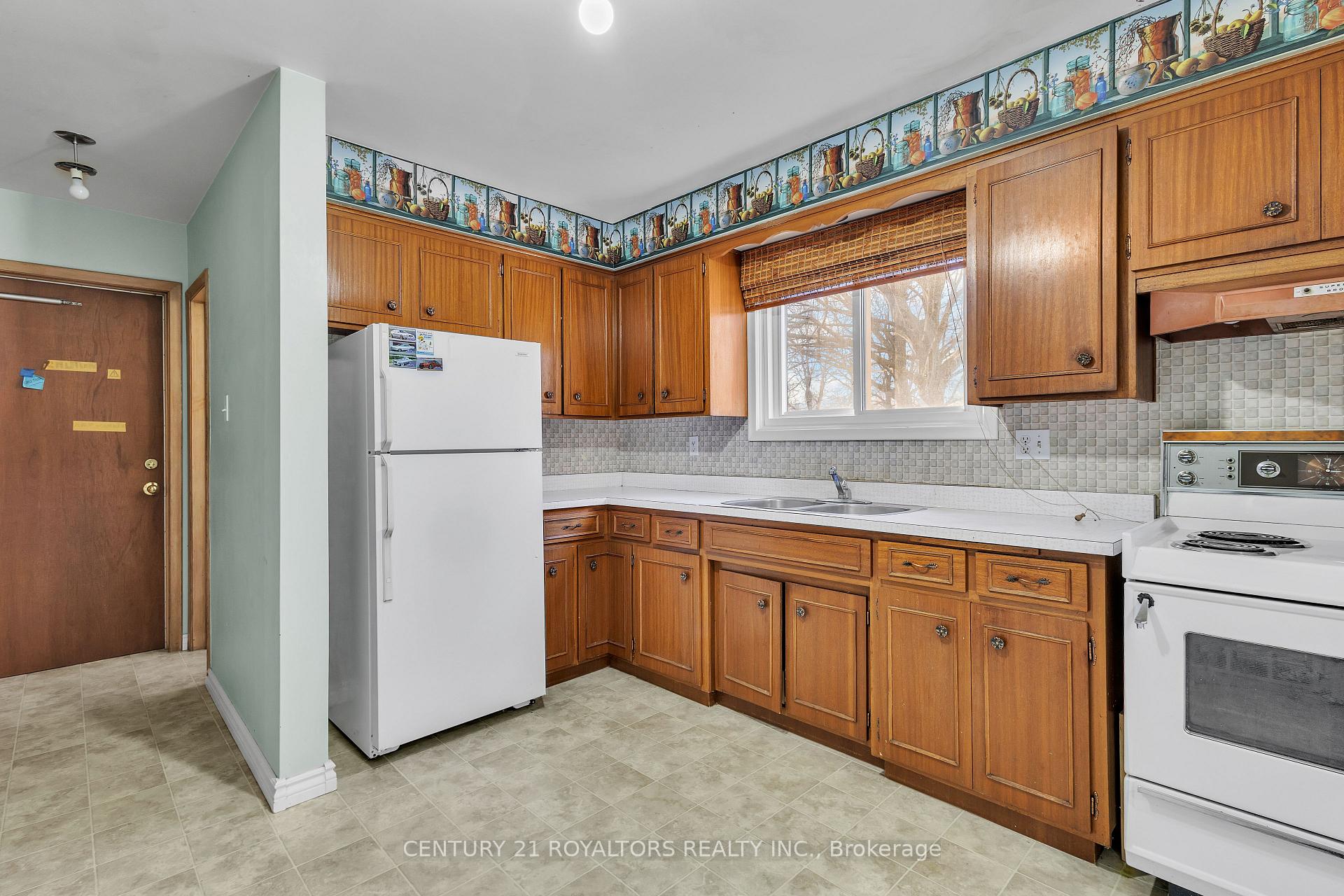 Photo 9 of 279 Kenneth Avenue, Kitchener — HOMEH