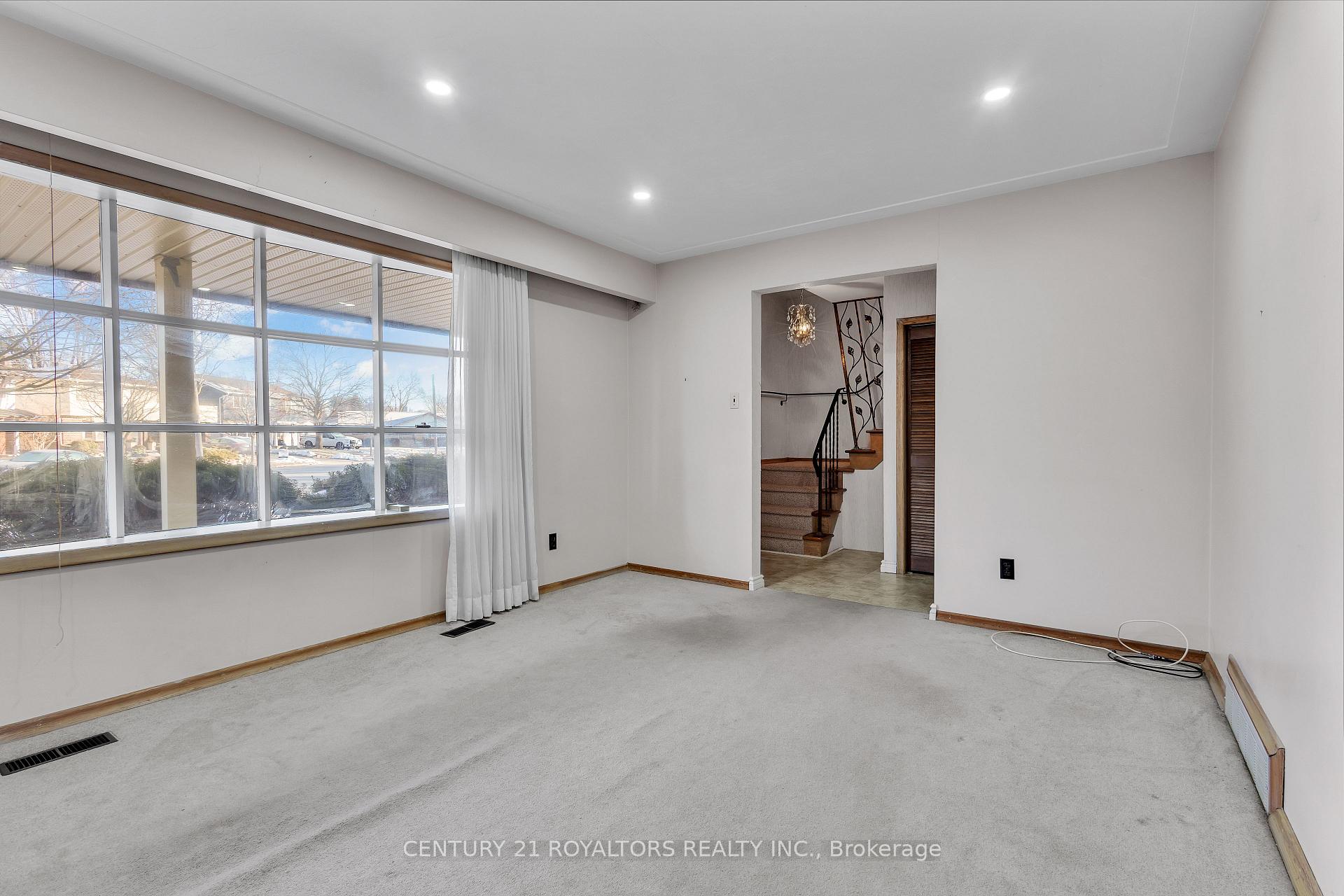 Photo 8 of 279 Kenneth Avenue, Kitchener — HOMEH