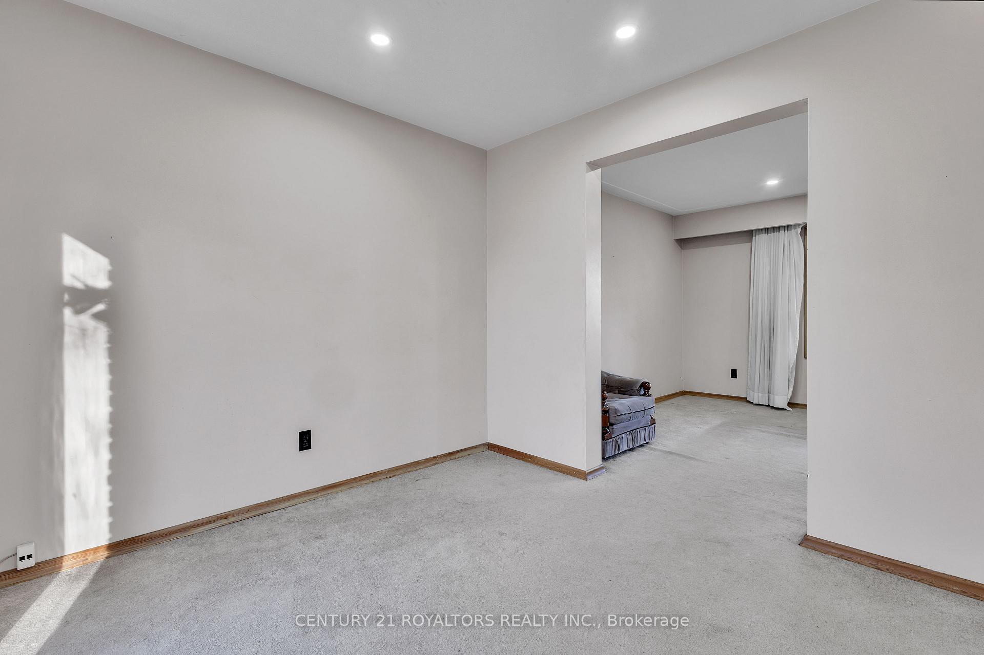 Photo 14 of 279 Kenneth Avenue, Kitchener — HOMEH