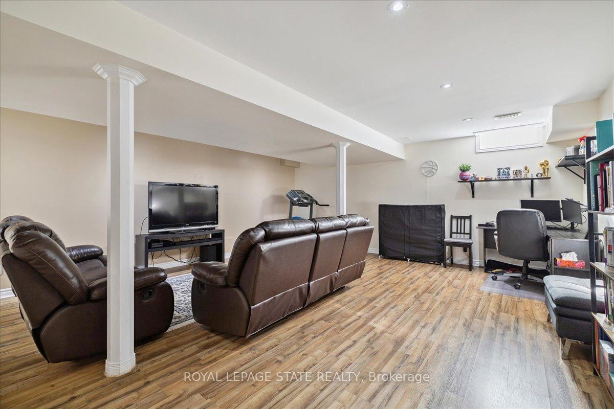 Photo 9 of 42 Meadow Wood Crescent, Hamilton, Stoney Creek Mountain — HOMEH