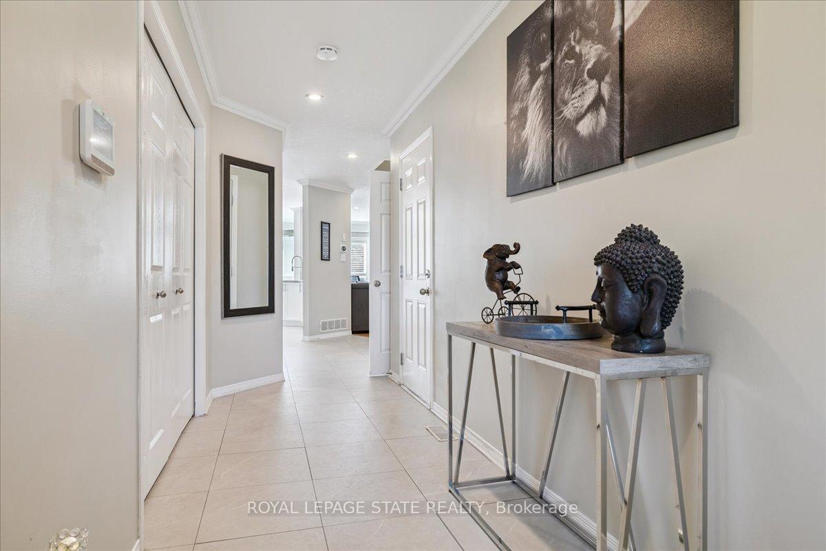 Photo 7 of 42 Meadow Wood Crescent, Hamilton, Stoney Creek Mountain — HOMEH