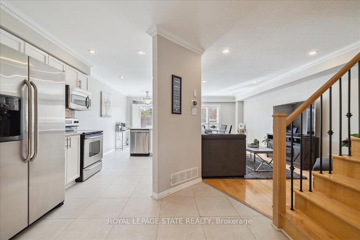 Photo 16 of 42 Meadow Wood Crescent, Hamilton, Stoney Creek Mountain — HOMEH