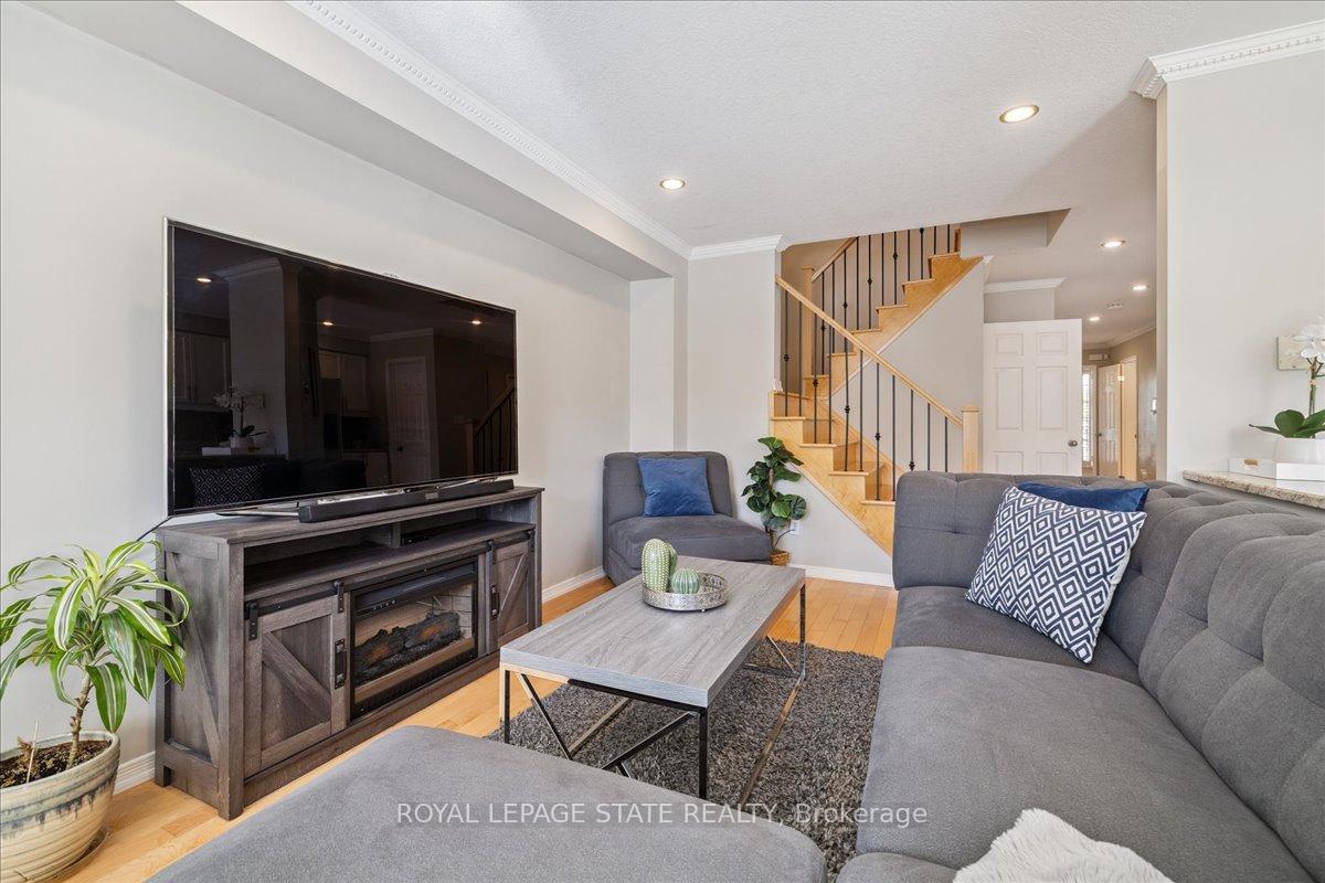 Photo 12 of 42 Meadow Wood Crescent, Hamilton, Stoney Creek Mountain — HOMEH