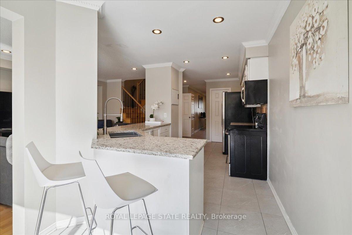 Photo 11 of 42 Meadow Wood Crescent, Hamilton, Stoney Creek Mountain — HOMEH