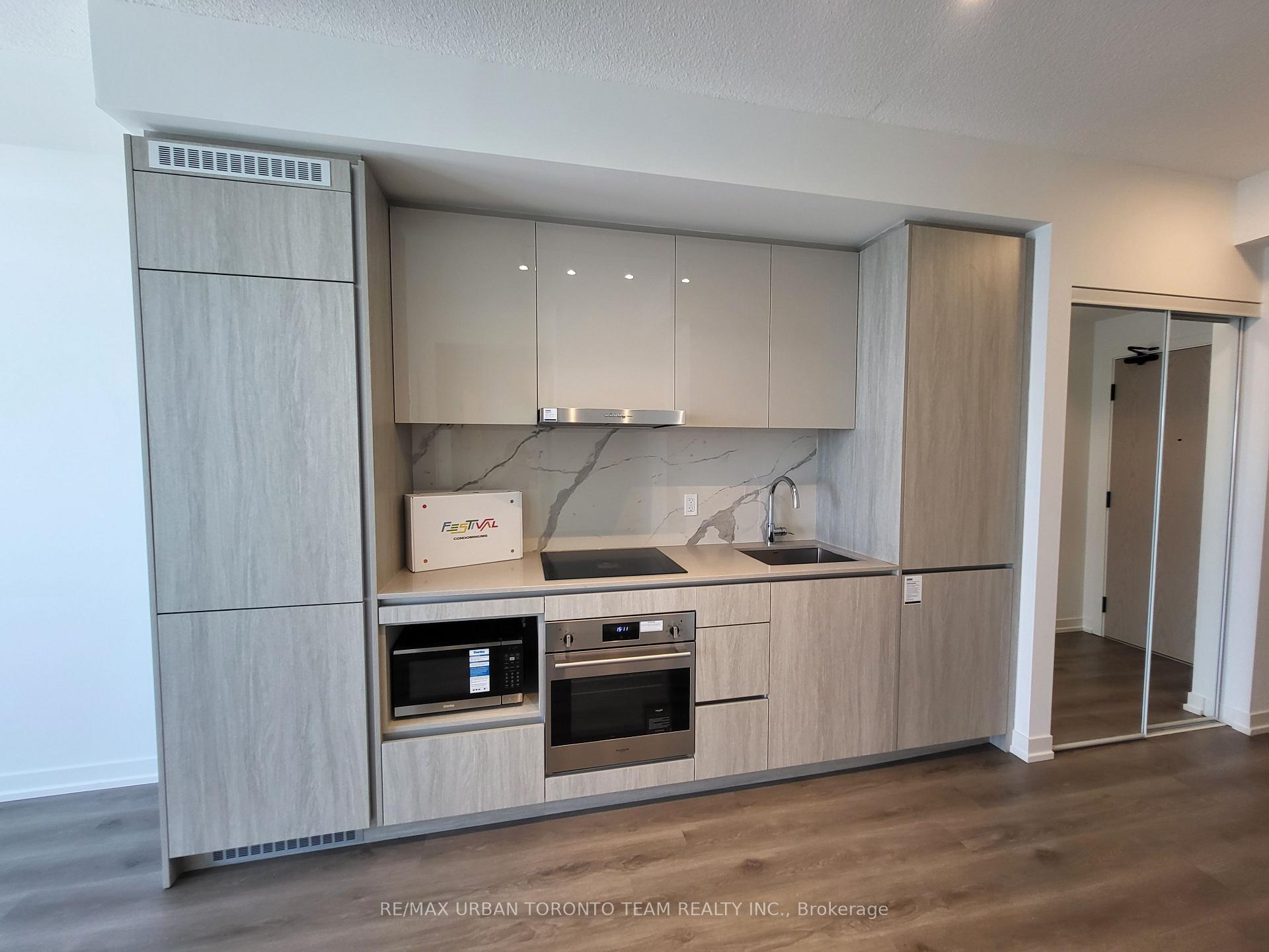 Photo 2 of Unit 3501, 28 Interchange Way, Vaughan, Vaughan Corporate Centre — HOMEH