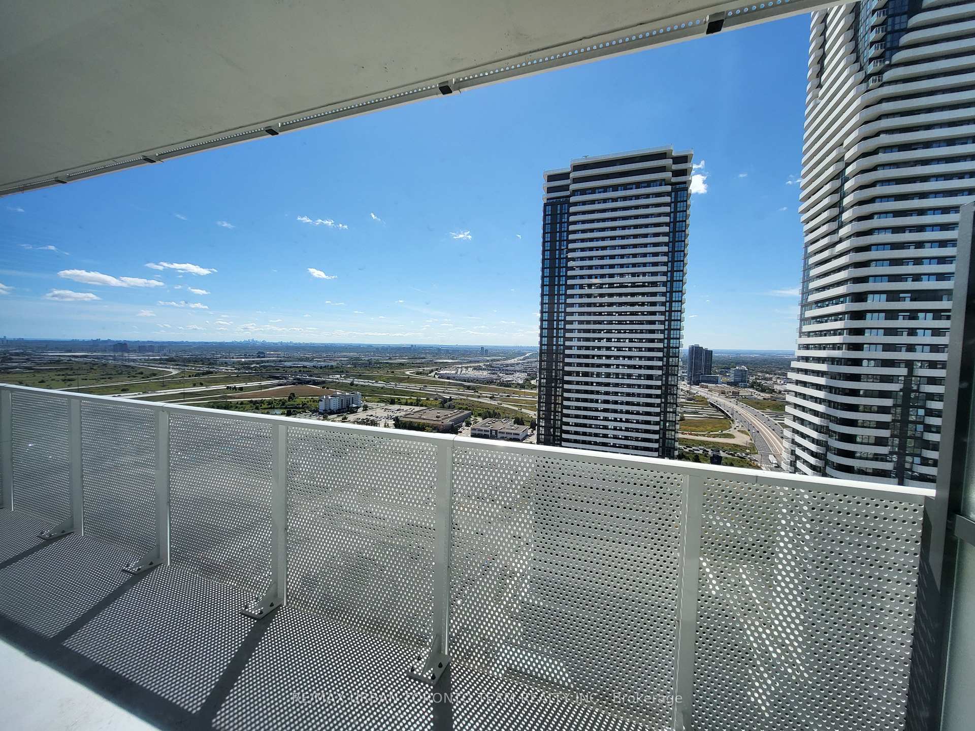 Photo 12 of Unit 3501, 28 Interchange Way, Vaughan, Vaughan Corporate Centre — HOMEH