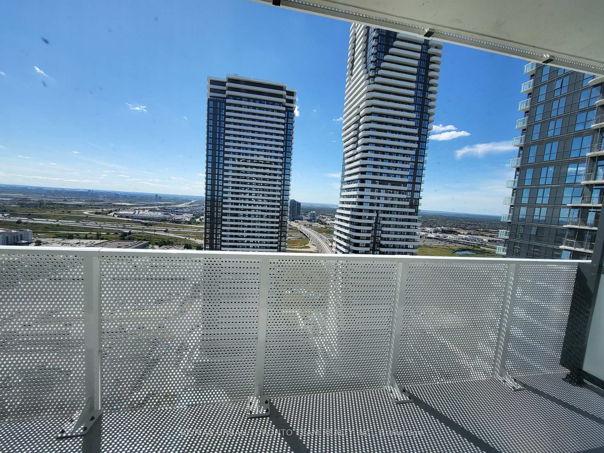 Photo 10 of Unit 3501, 28 Interchange Way, Vaughan, Vaughan Corporate Centre — HOMEH