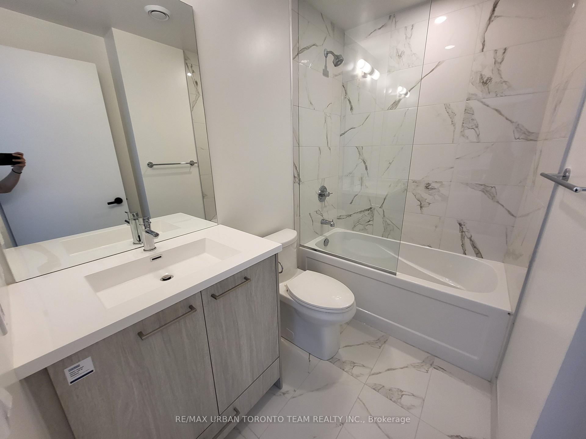 Photo 8 of Unit 3501, 28 Interchange Way, Vaughan, Vaughan Corporate Centre — HOMEH