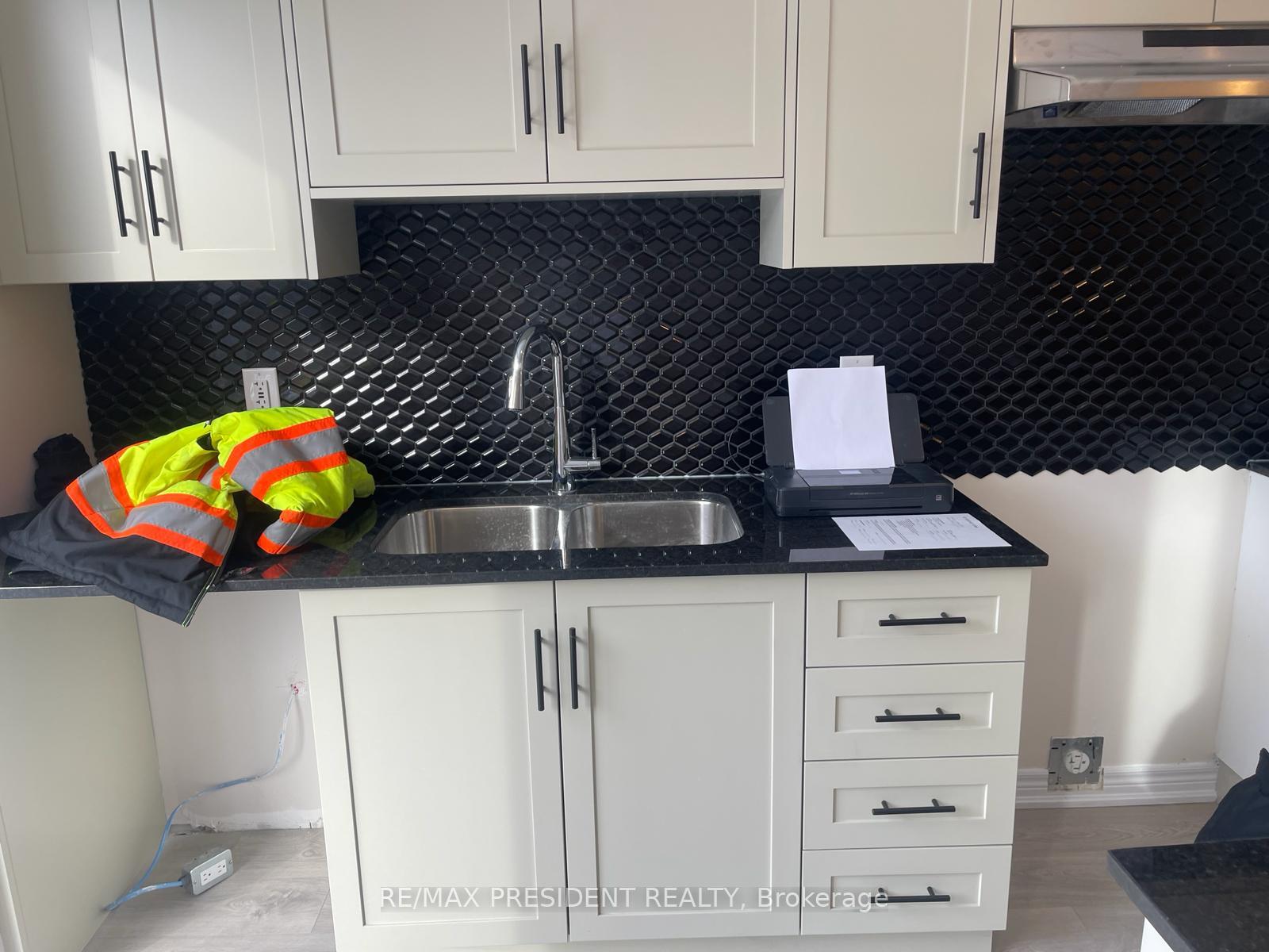 Photo 4 of Unit 105, 10 Birmingham Drive, Cambridge — HOMEH