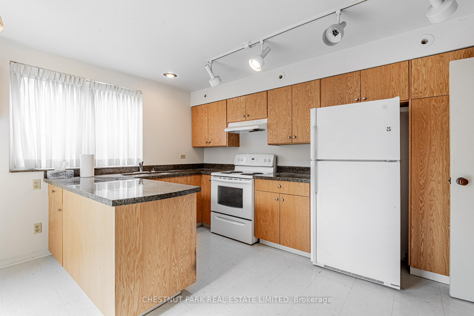 Photo 11 of 53 Caribou Road, Toronto, Bedford Park-Nortown — HOMEH