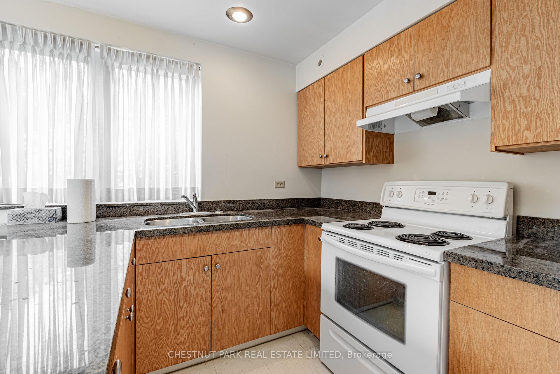 Photo 10 of 53 Caribou Road, Toronto, Bedford Park-Nortown — HOMEH