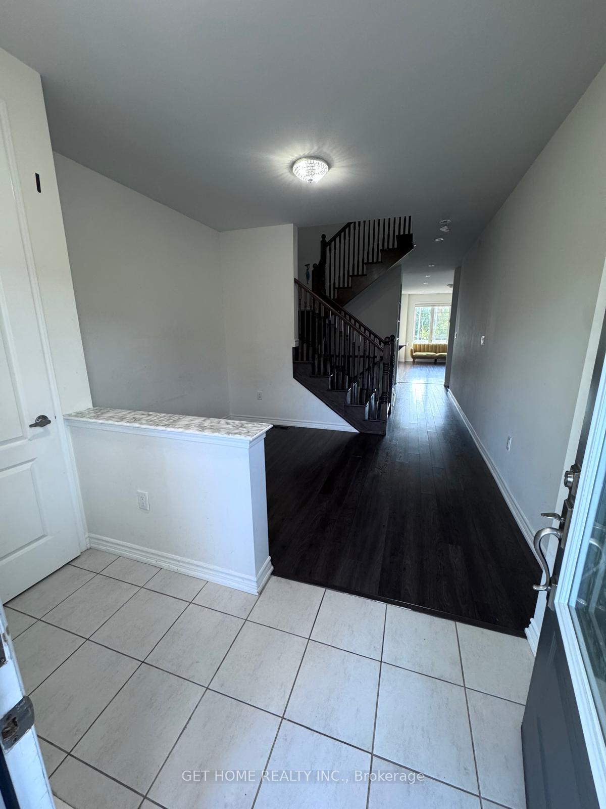 Photo 4 of 26 Circus Crescent, Brampton, Northwest Brampton — HOMEH