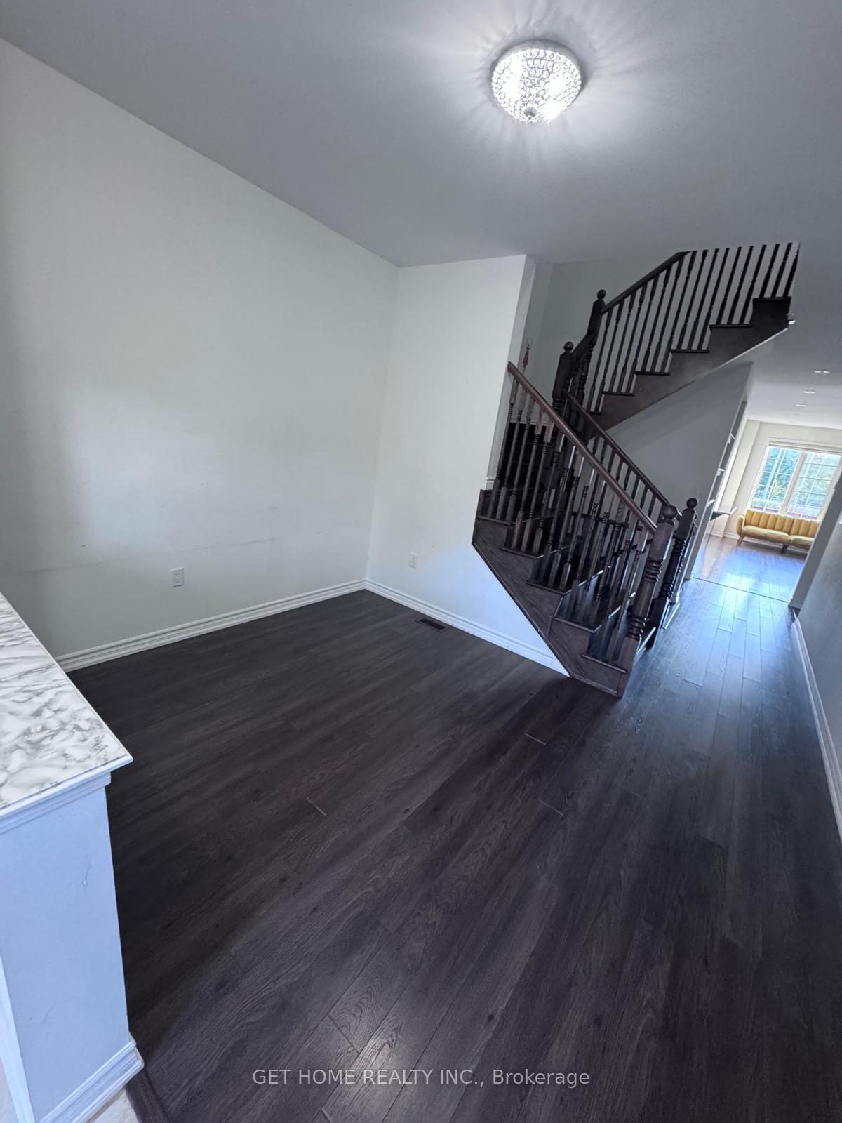 Photo 3 of 26 Circus Crescent, Brampton, Northwest Brampton — HOMEH