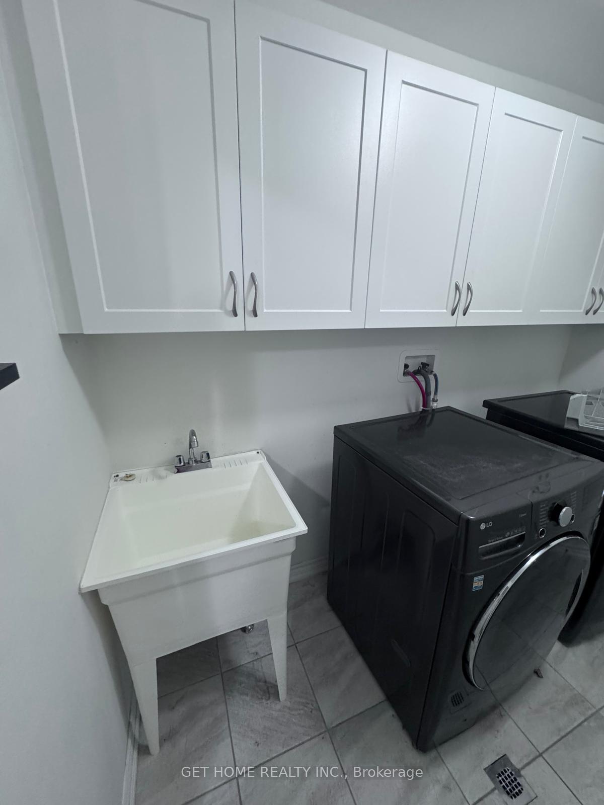 Photo 10 of 26 Circus Crescent, Brampton, Northwest Brampton — HOMEH