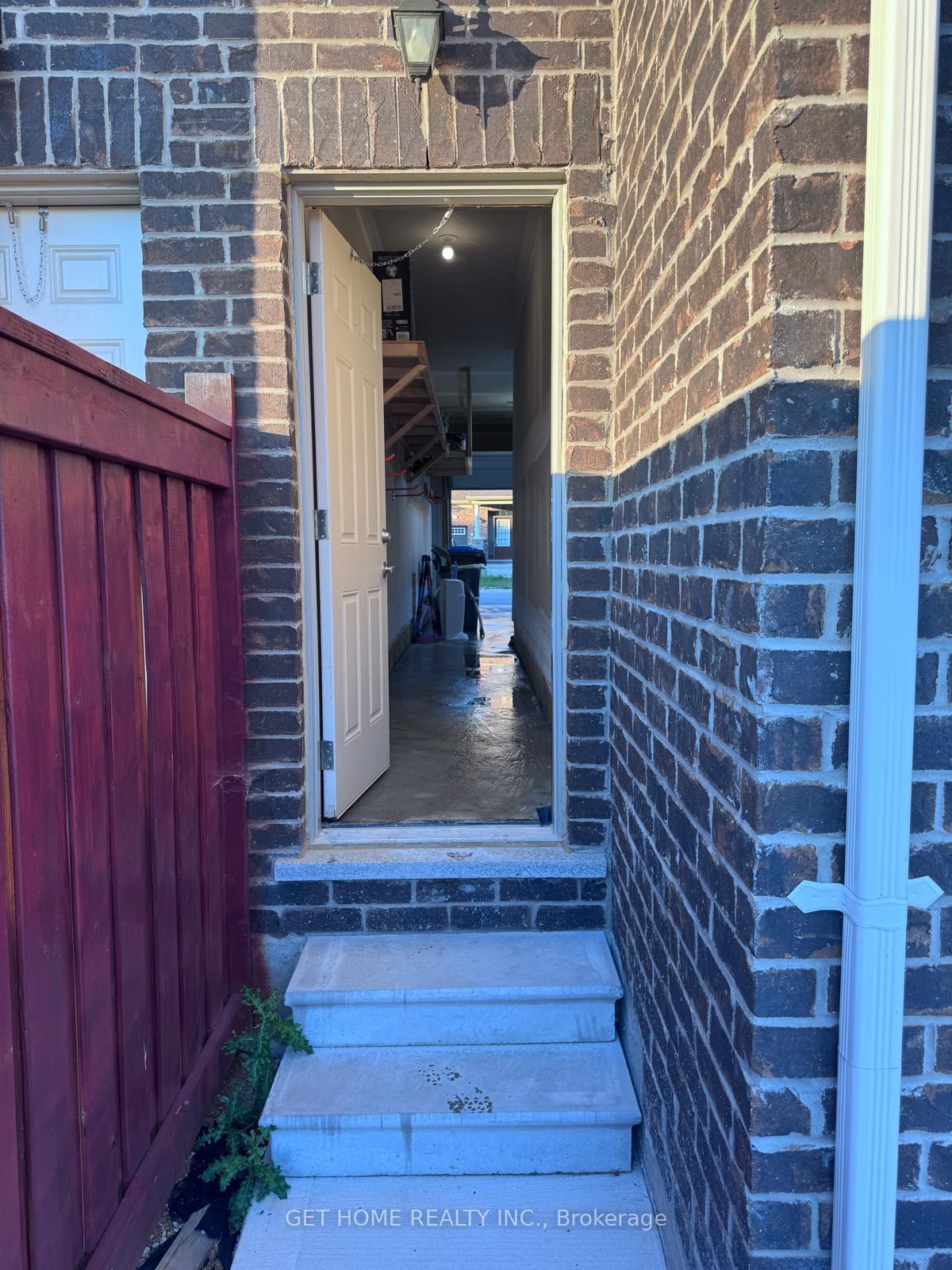 Photo 35 of 26 Circus Crescent, Brampton, Northwest Brampton — HOMEH