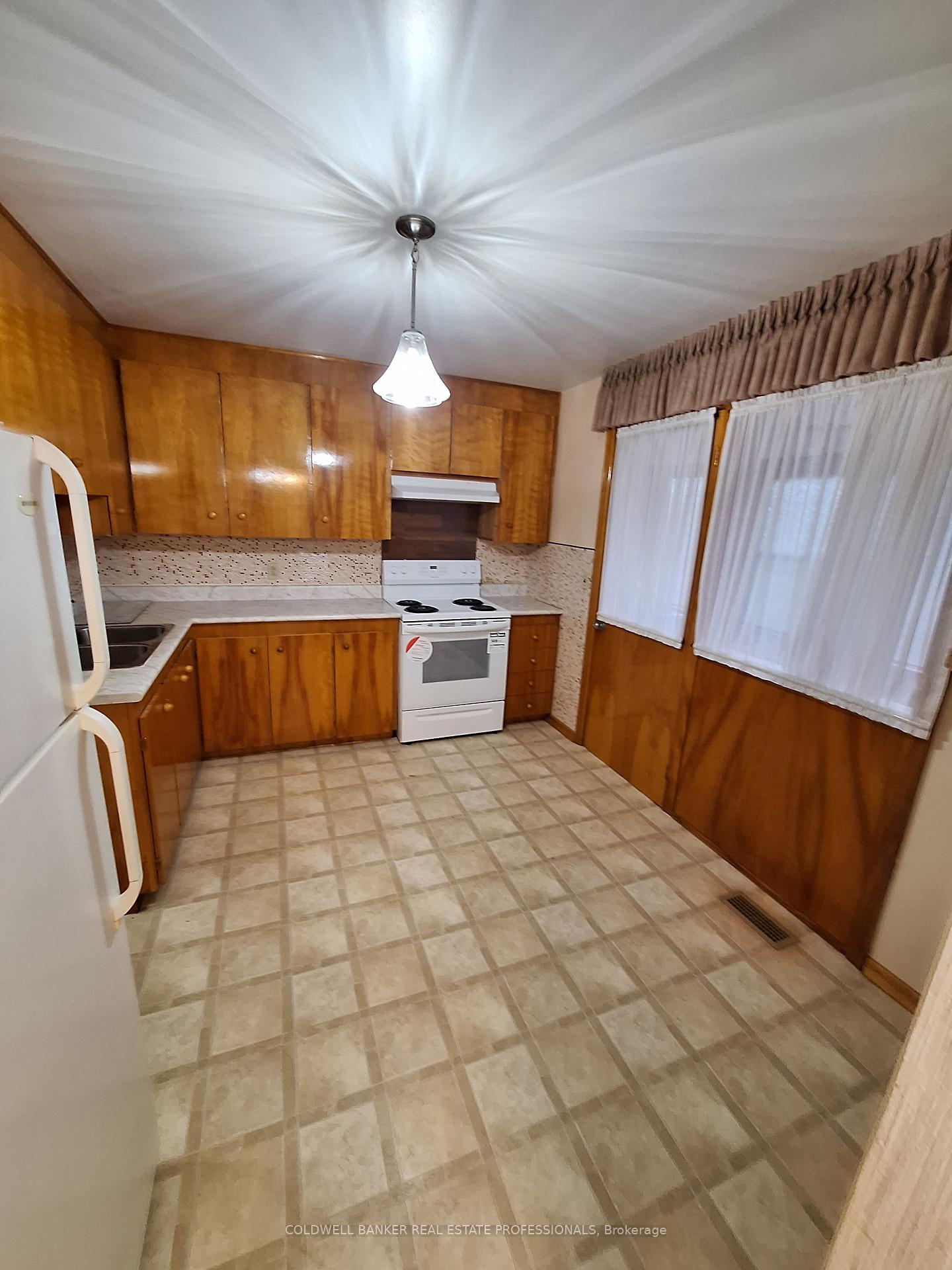Photo 7 of 42 Budea Crescent, Scarborough, Wexford-Maryvale — HOMEH