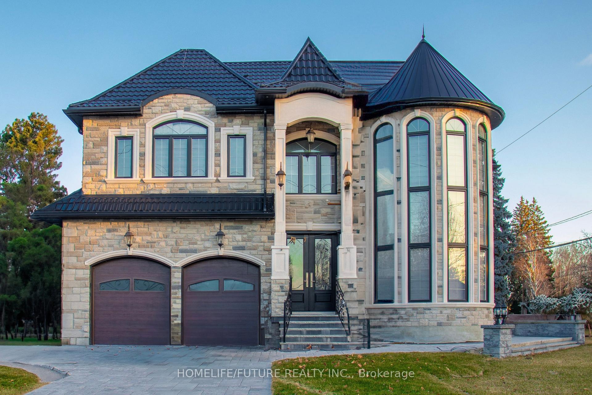 Front of 176 Old Harwood Avenue N