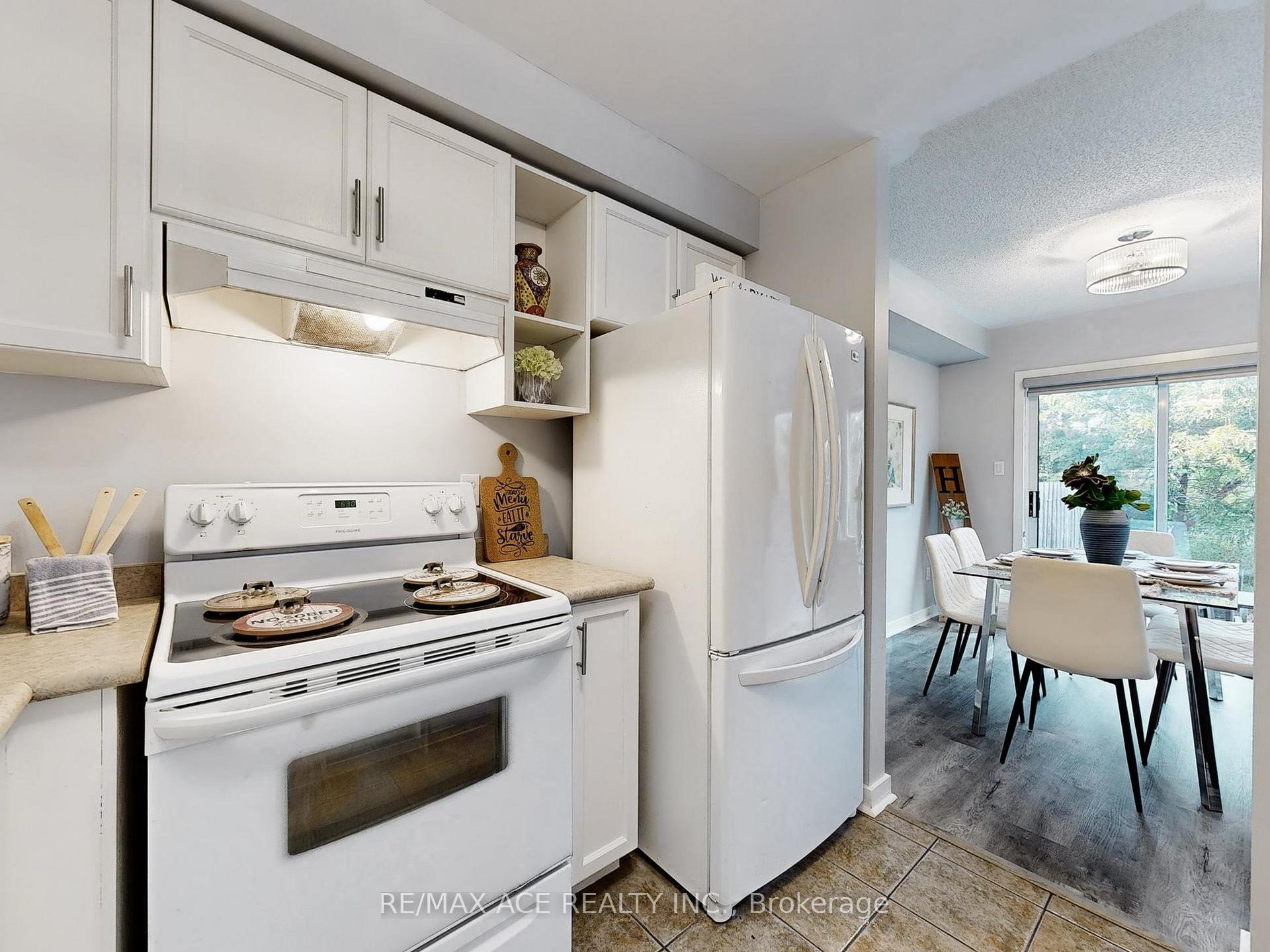 Photo 3 of 40 Gadwall Avenue, Barrie, Painswick South — HOMEH