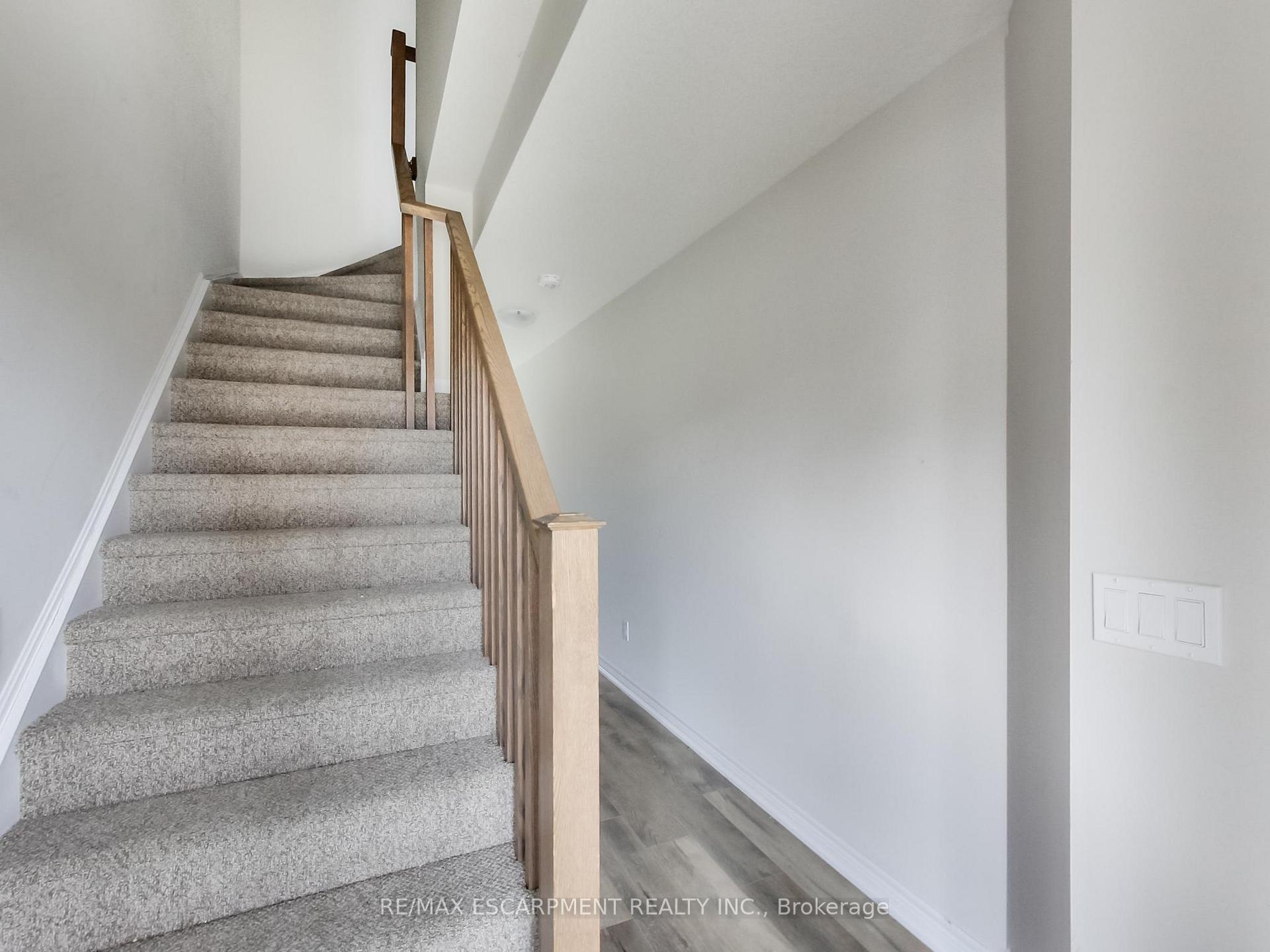 Photo 3 of Unit 23, 19 Picardy Drive, Hamilton, Stoney Creek — HOMEH