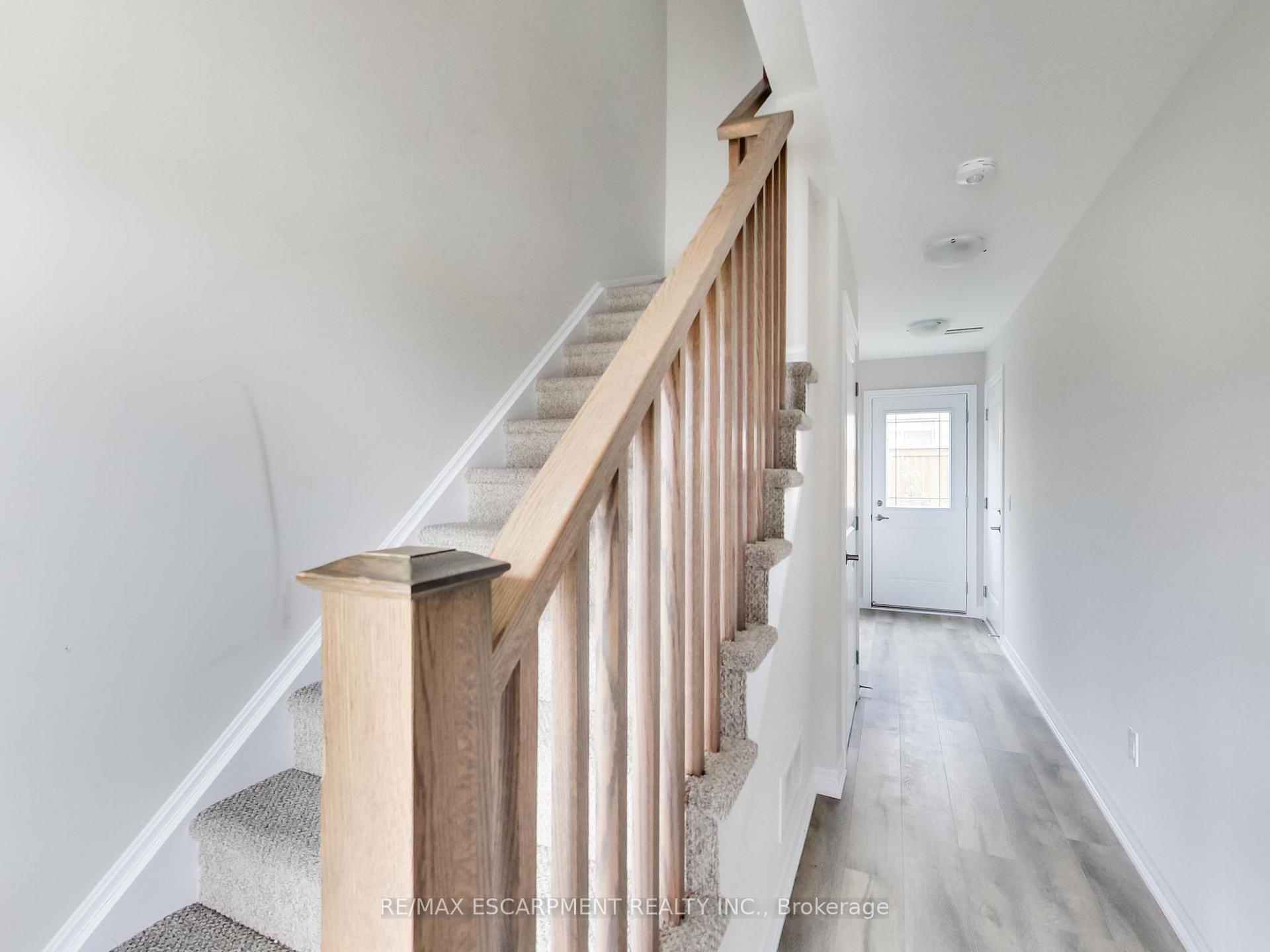 Photo 5 of Unit 23, 19 Picardy Drive, Hamilton, Stoney Creek — HOMEH