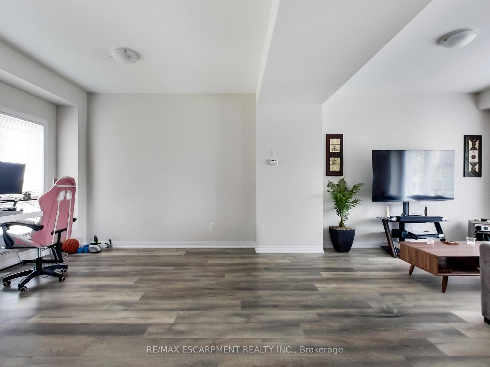 Photo 8 of Unit 23, 19 Picardy Drive, Hamilton, Stoney Creek — HOMEH