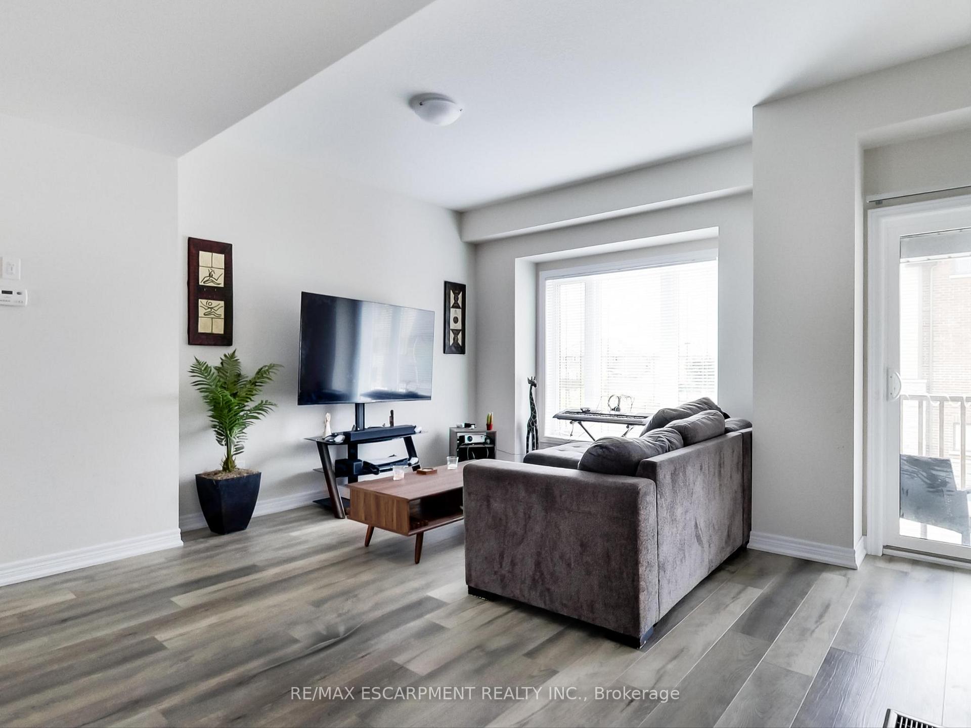 Photo 7 of Unit 23, 19 Picardy Drive, Hamilton, Stoney Creek — HOMEH