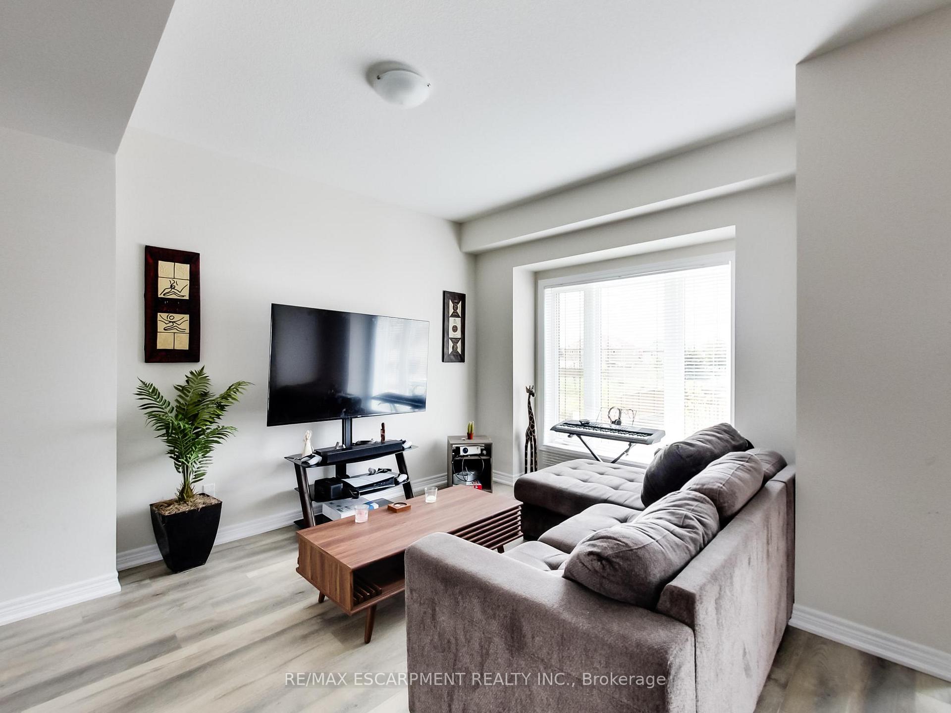Photo 11 of Unit 23, 19 Picardy Drive, Hamilton, Stoney Creek — HOMEH