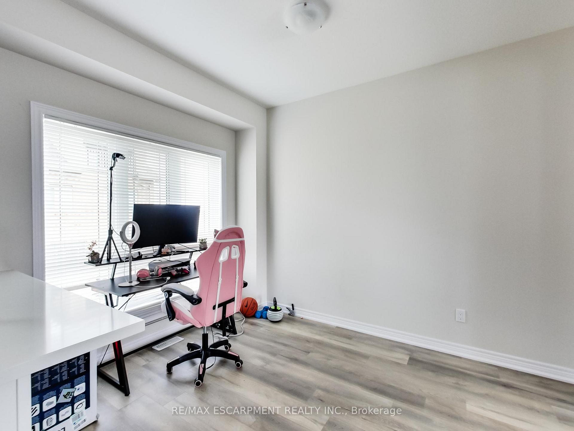 Photo 9 of Unit 23, 19 Picardy Drive, Hamilton, Stoney Creek — HOMEH