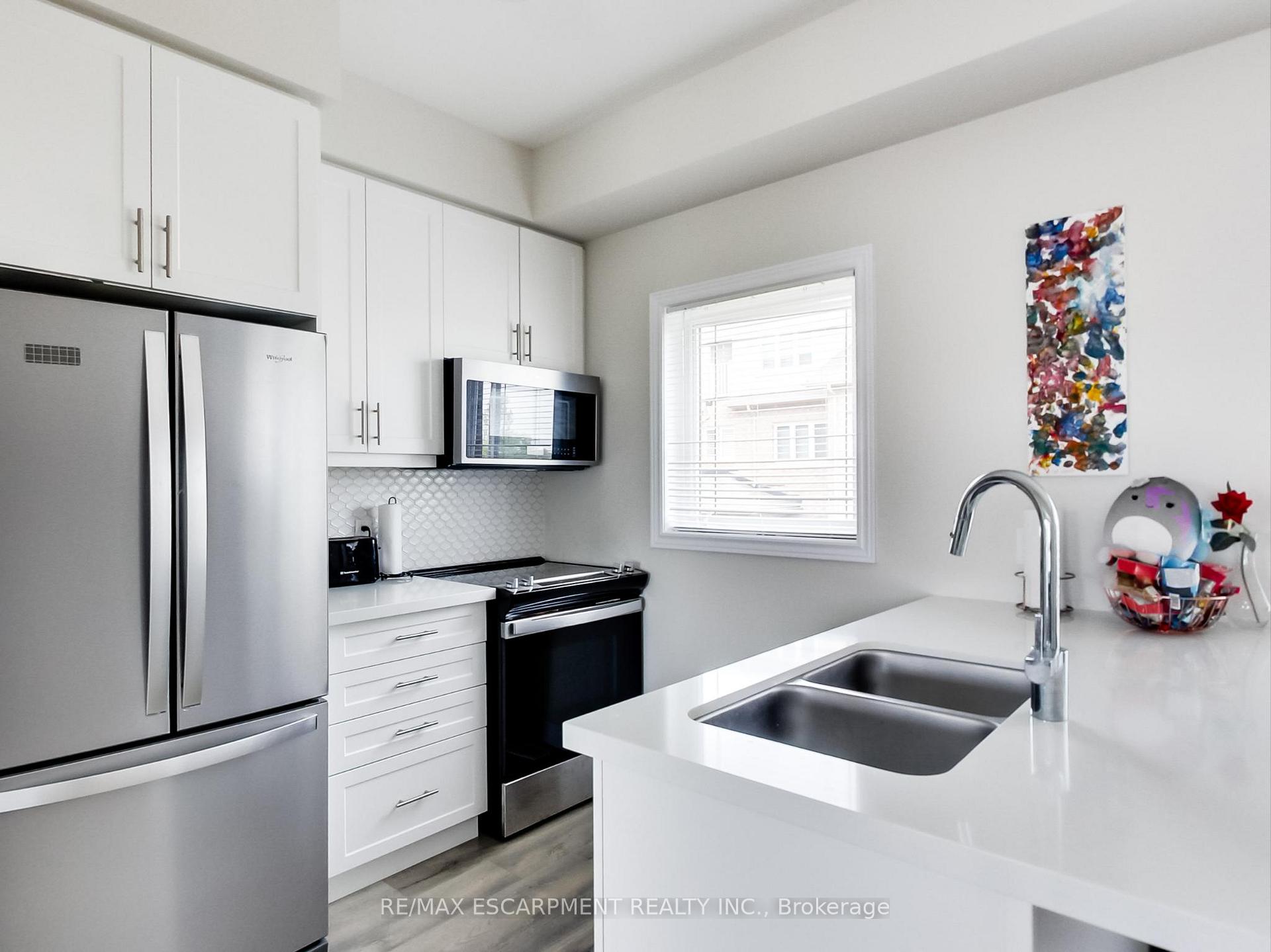 Photo 4 of Unit 23, 19 Picardy Drive, Hamilton, Stoney Creek — HOMEH