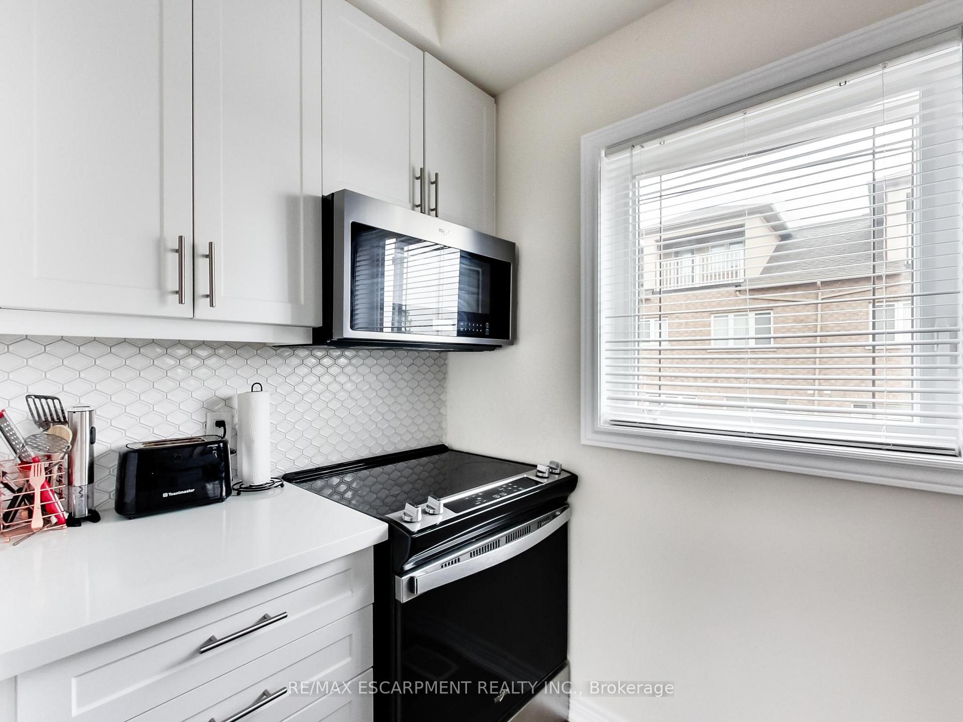 Photo 6 of Unit 23, 19 Picardy Drive, Hamilton, Stoney Creek — HOMEH