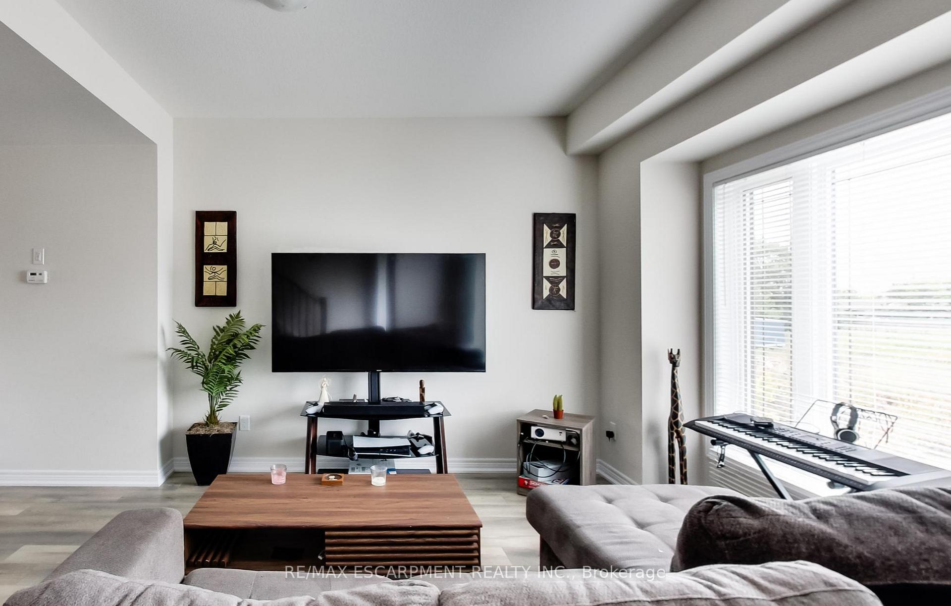 Photo 13 of Unit 23, 19 Picardy Drive, Hamilton, Stoney Creek — HOMEH